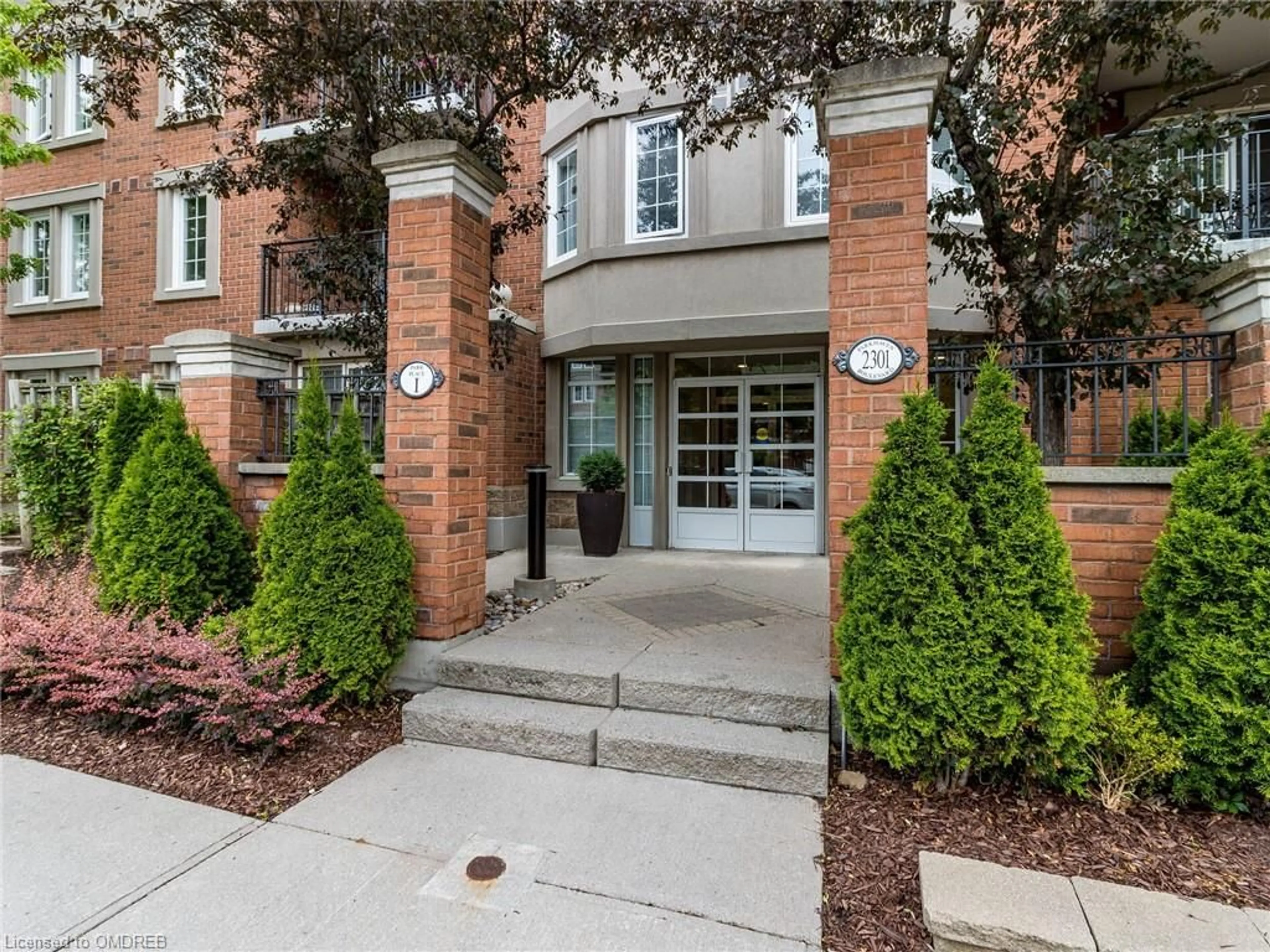 Indoor foyer for 2301 Parkhaven Blvd #209, Oakville Ontario L6H 6V6