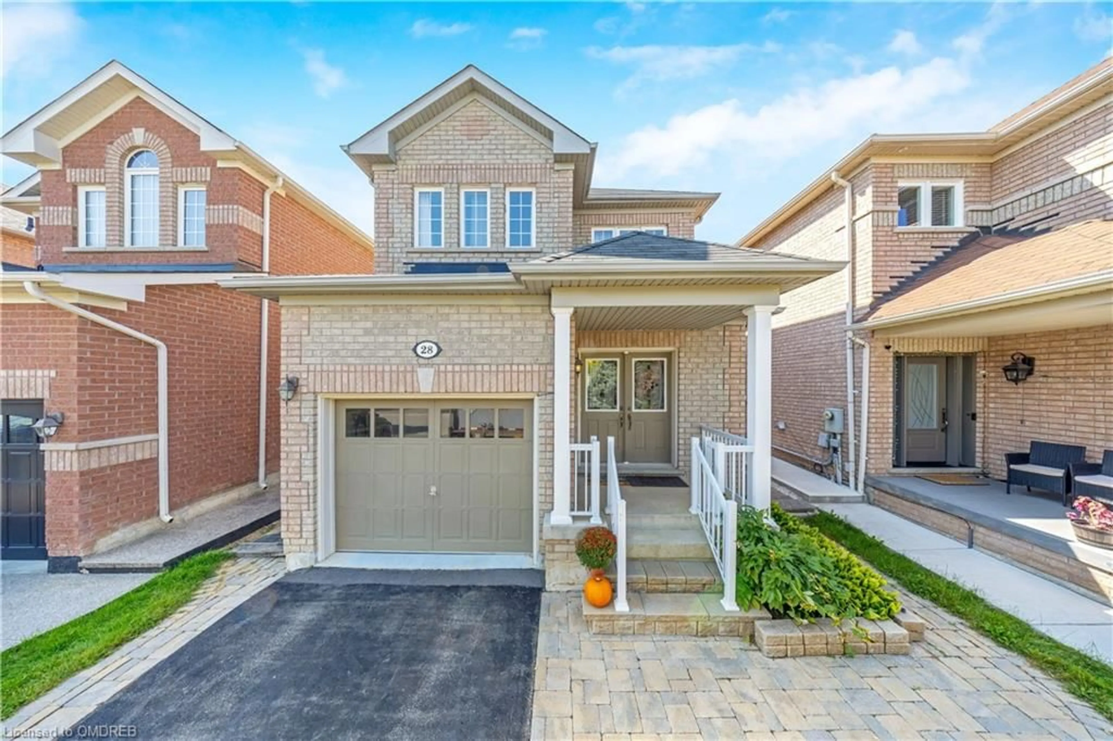 Home with brick exterior material for 28 Eagleview Way, Georgetown Ontario L7G 6N3