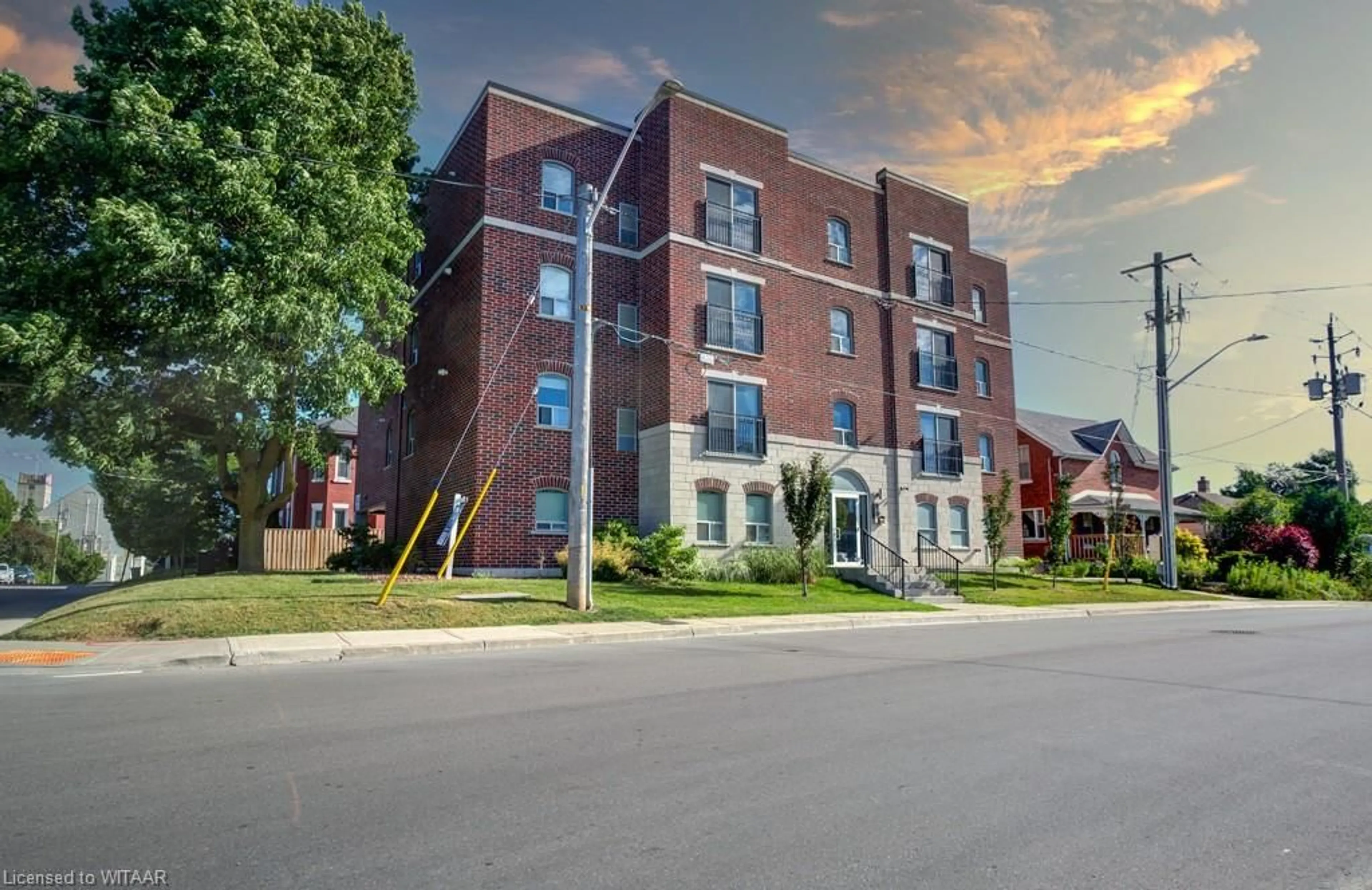 A pic from exterior of the house or condo, the front or back of building for 34 Brock St #301, Woodstock Ontario N4S 3B5