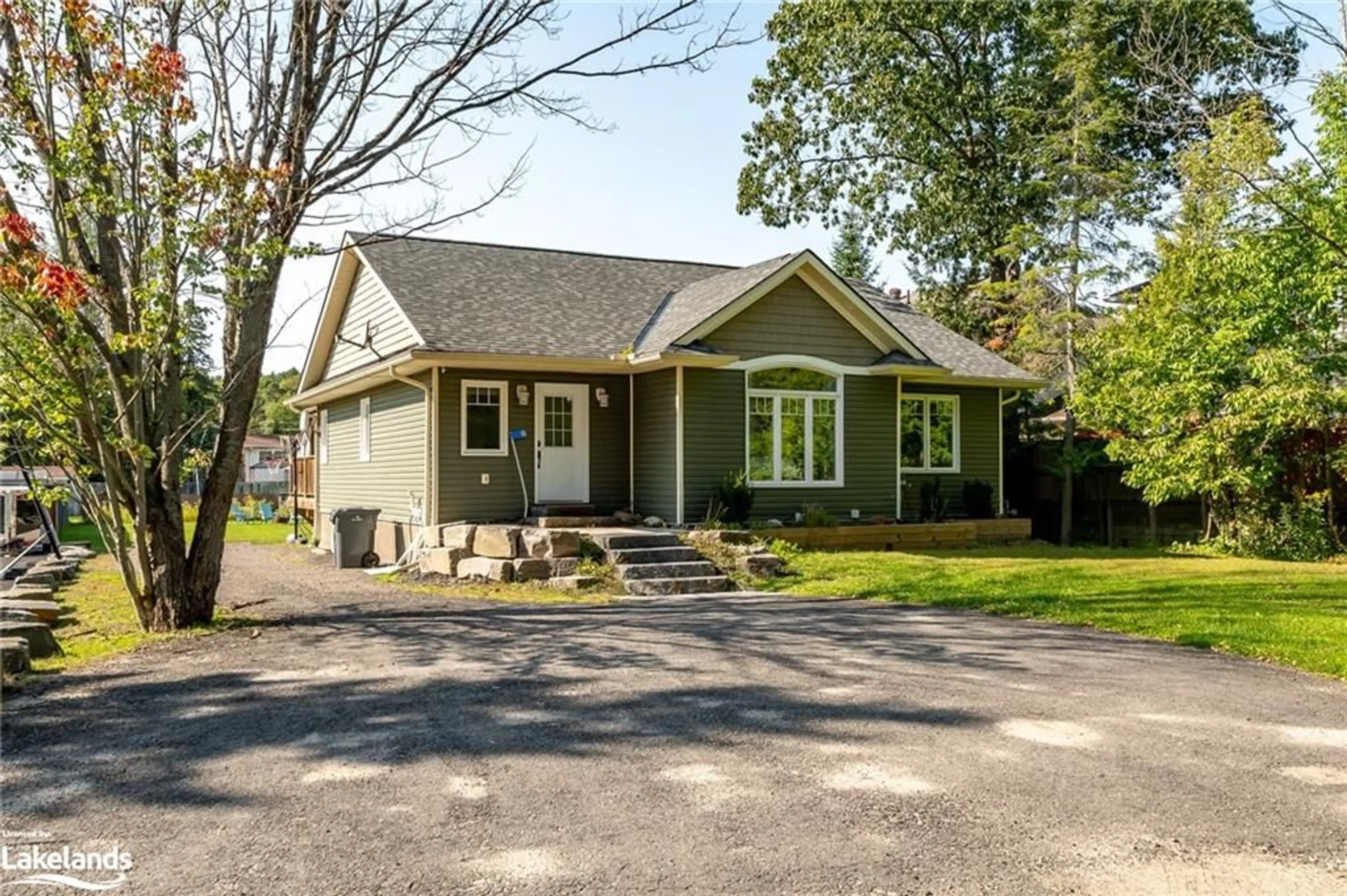 Frontside or backside of a home, cottage for 16 Shay Rd, Huntsville Ontario P1H 1L2