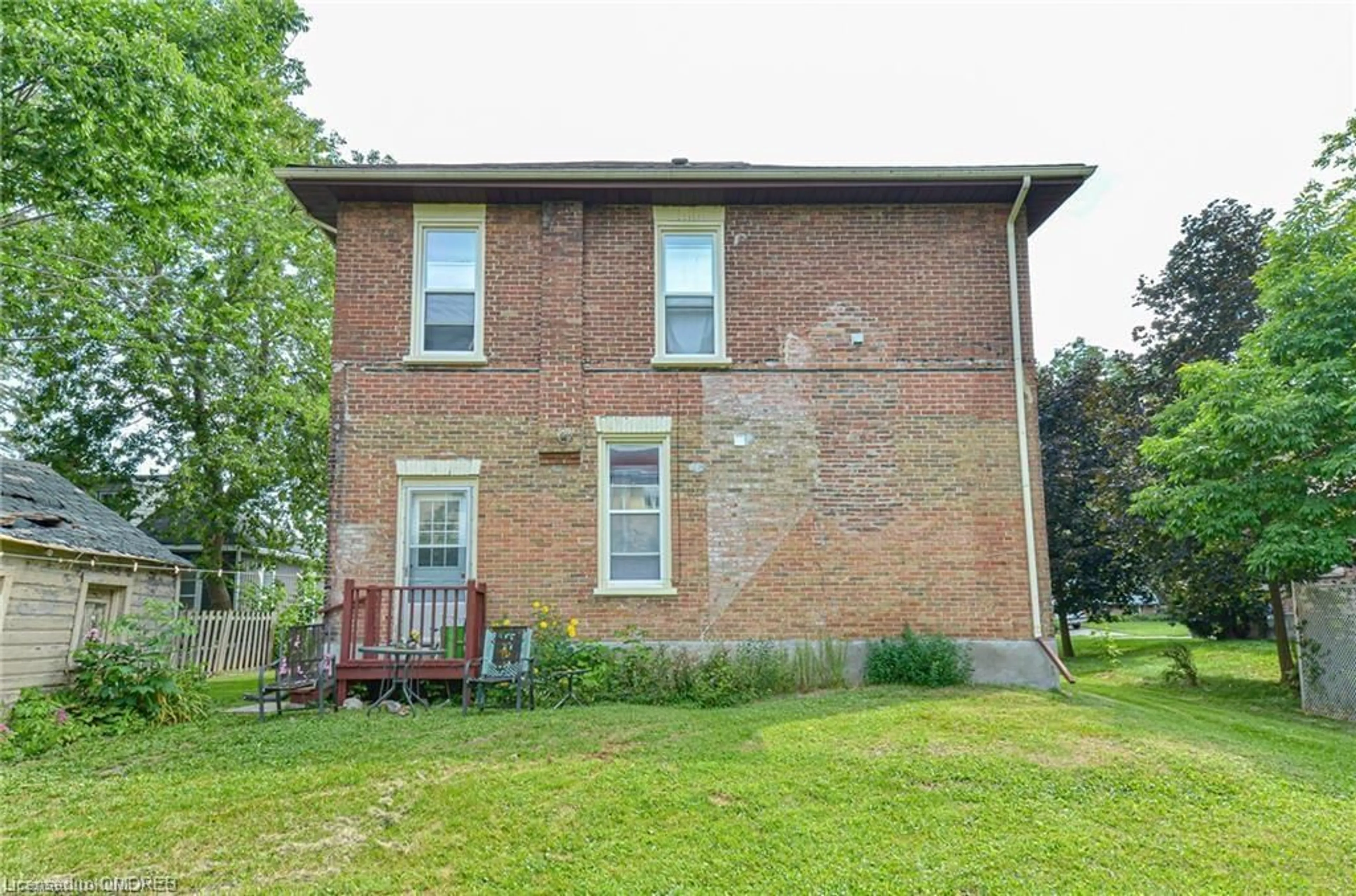 Frontside or backside of a home, the front or back of building for 9 Simcoe St, Lindsay Ontario K9V 2G2