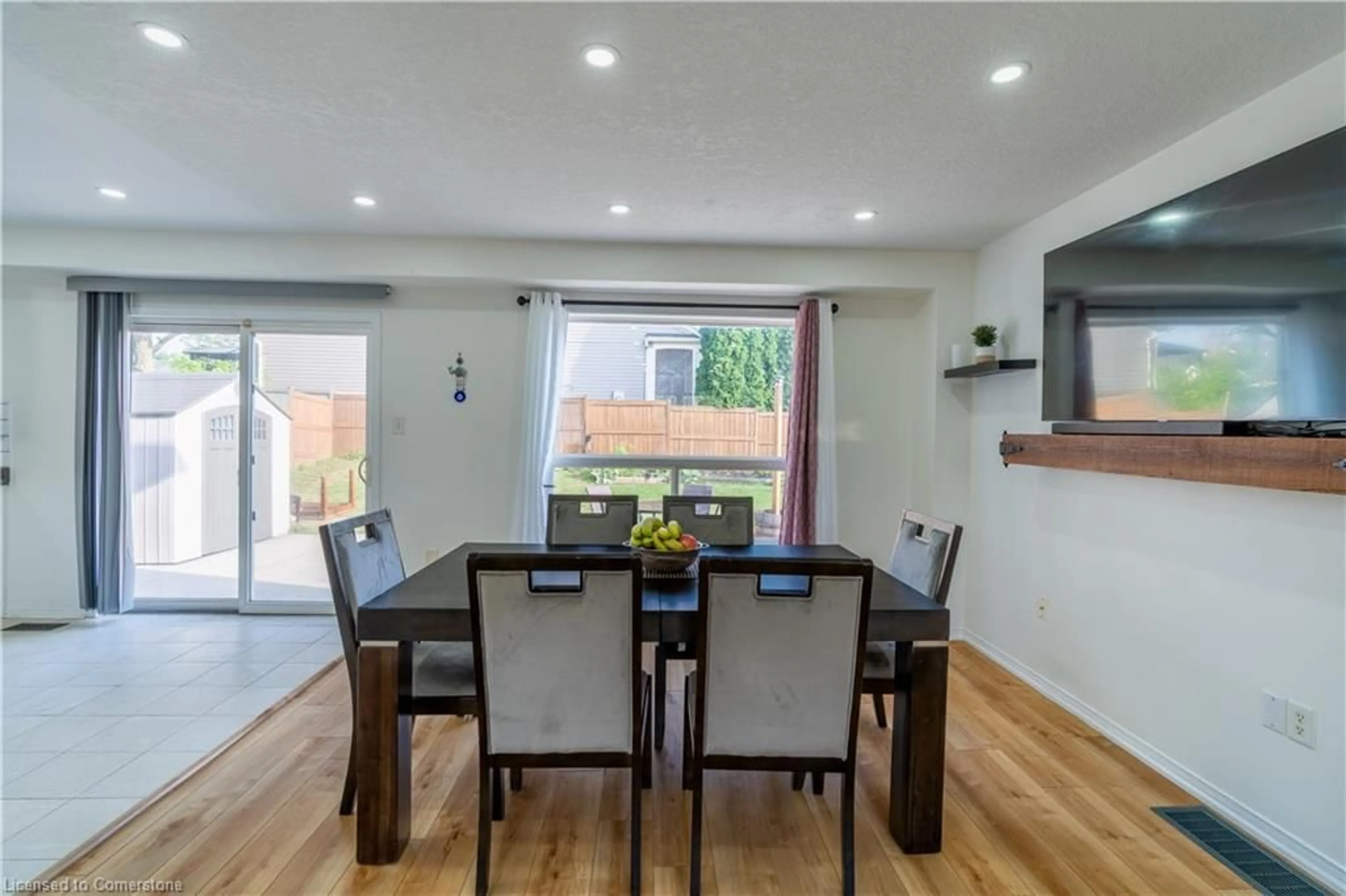 Dining room, wood floors for 7 Gaydon Way, Brantford Ontario N3T 6P9