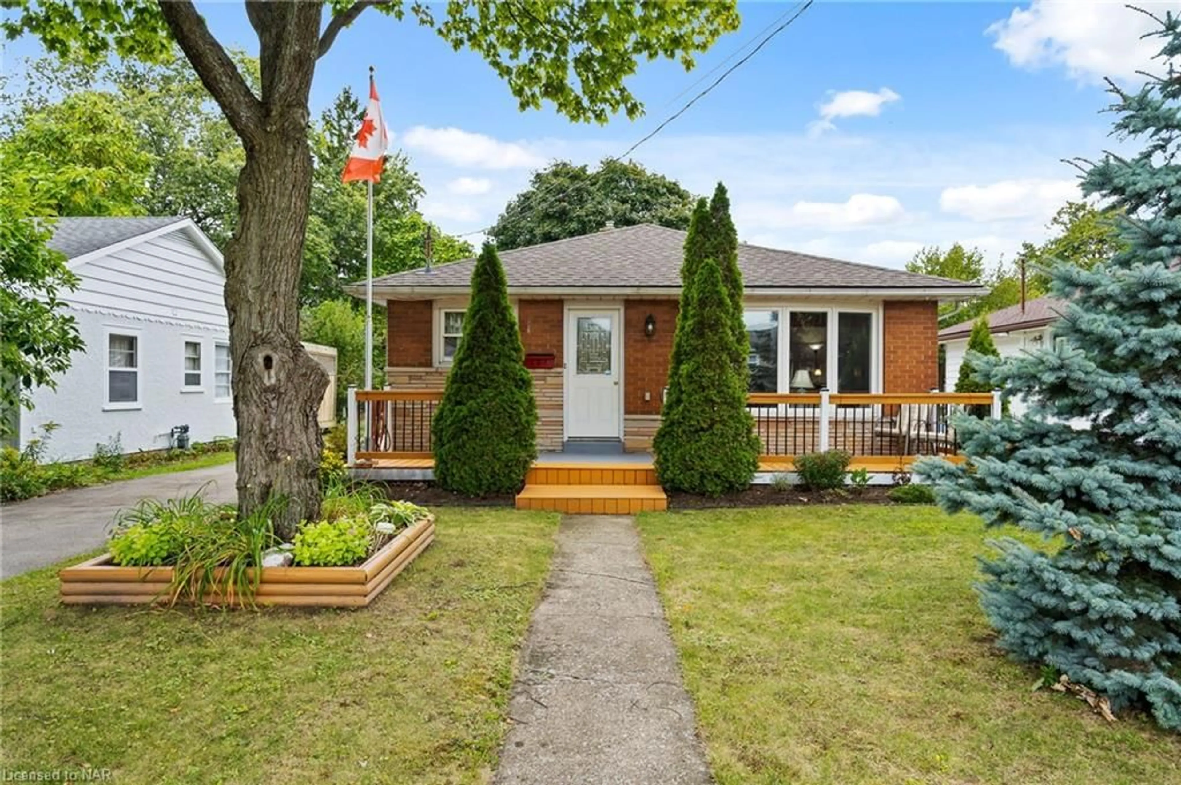 Frontside or backside of a home for 186 Glenwood Ave, Port Colborne Ontario L3K 5N1