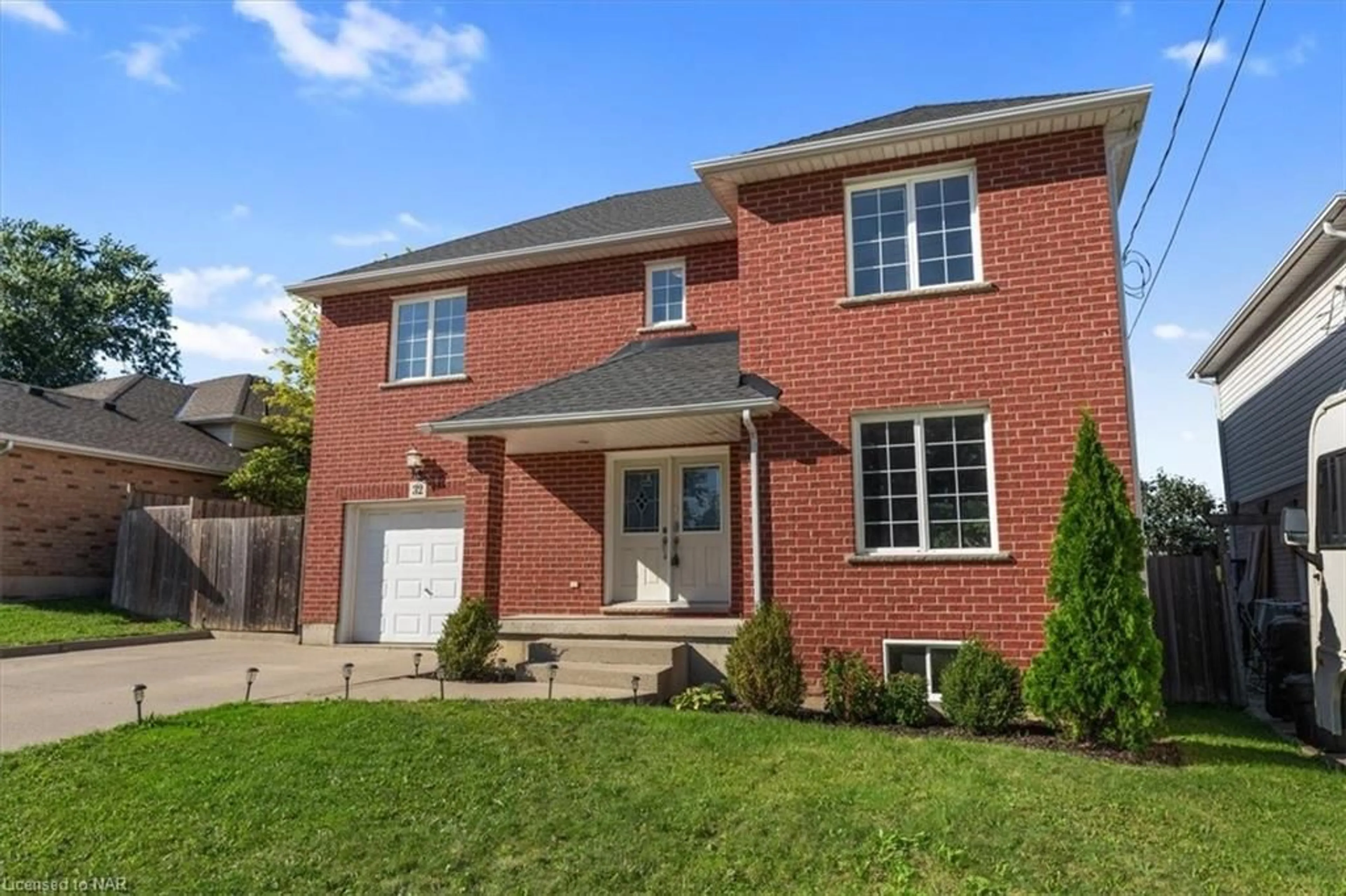 Home with brick exterior material for 32 Mcnamara St, Thorold Ontario L2V 2M6