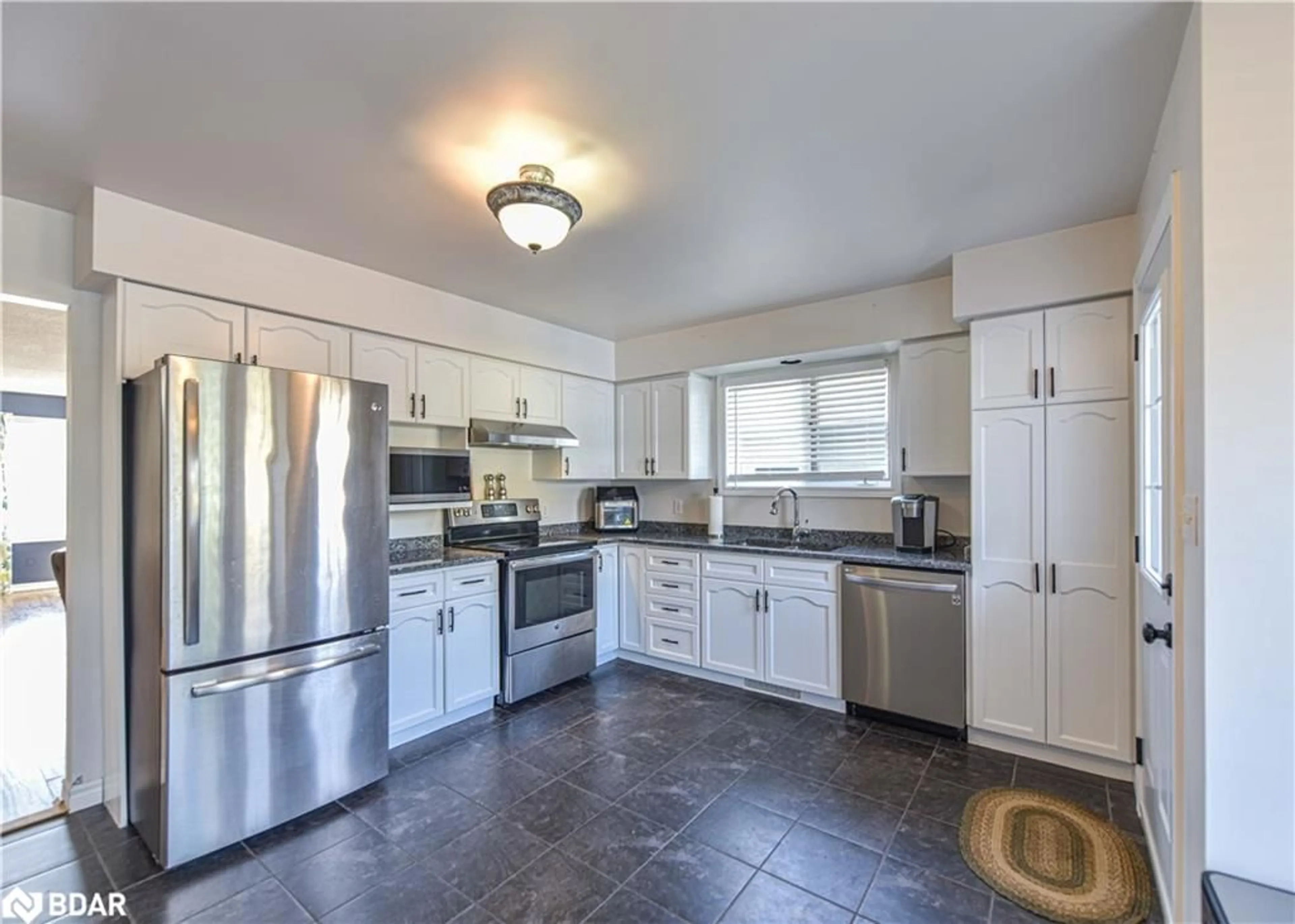 Open concept kitchen for 320 Park Street St, Orillia Ontario L3V 7S7