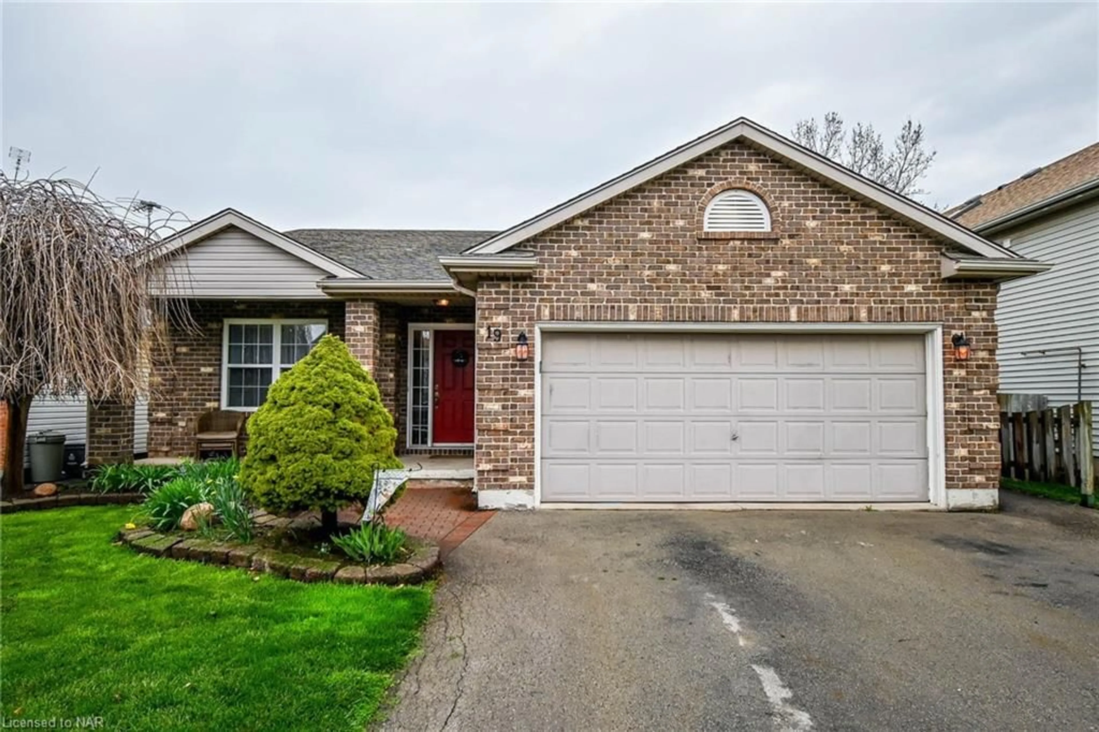 Home with brick exterior material for 19 Windle Village Cres, Thorold Ontario L2V 4Z6