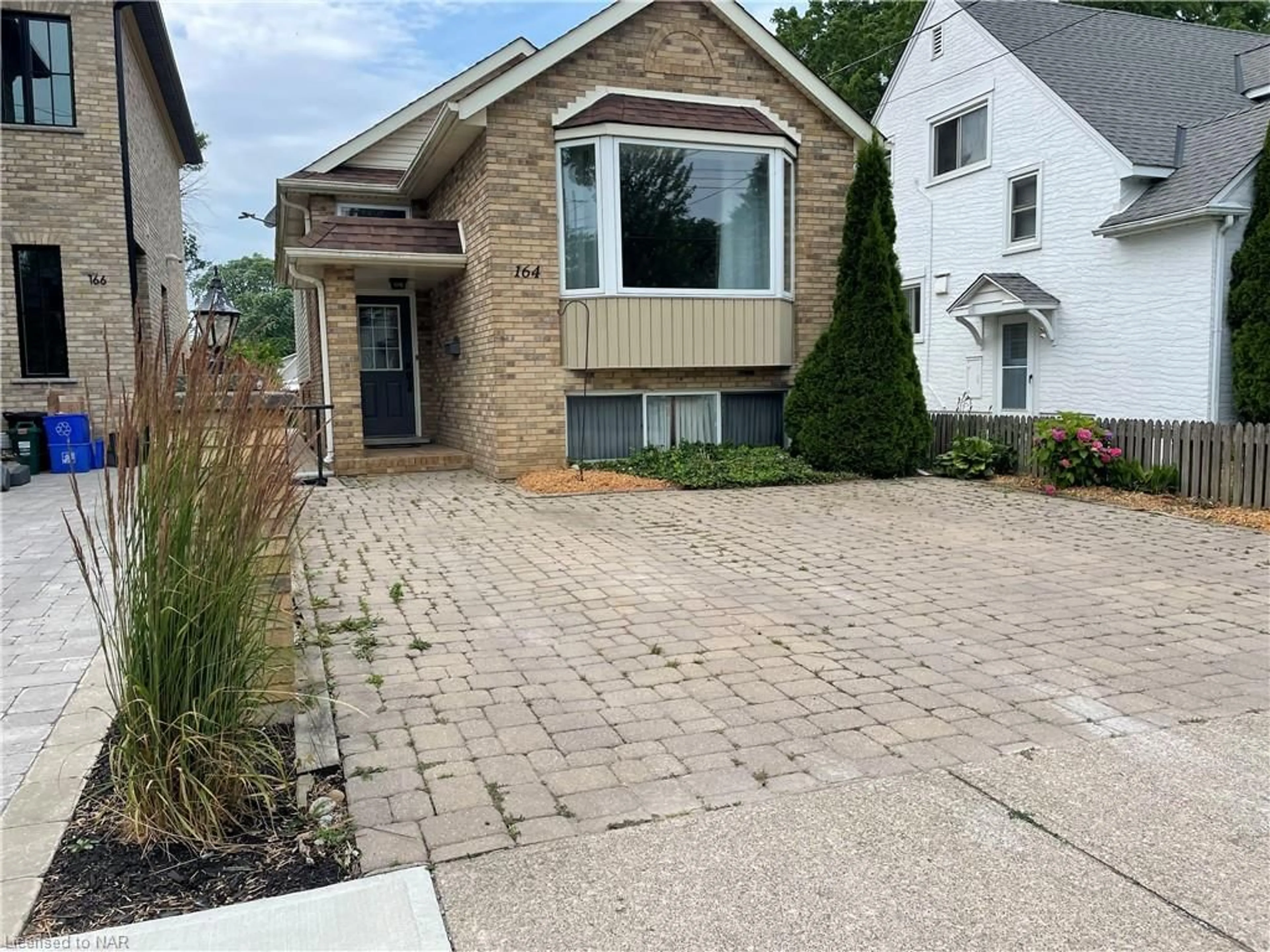 Frontside or backside of a home, the street view for 164 Dalhousie Ave, St. Catharines Ontario L2N 4X7