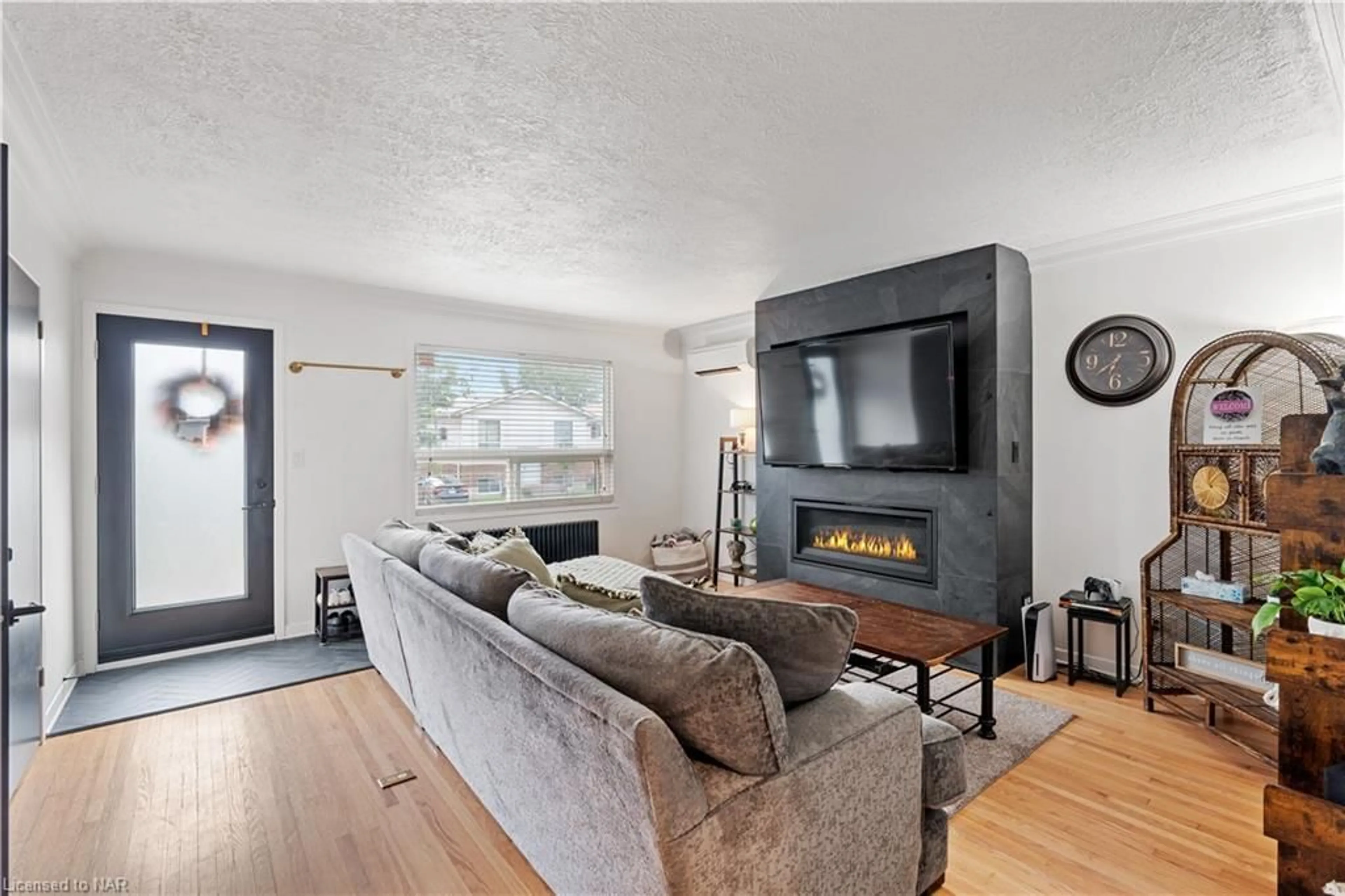 Living room, wood floors for 65 Parkview Rd, St. Catharines Ontario L2M 5S3