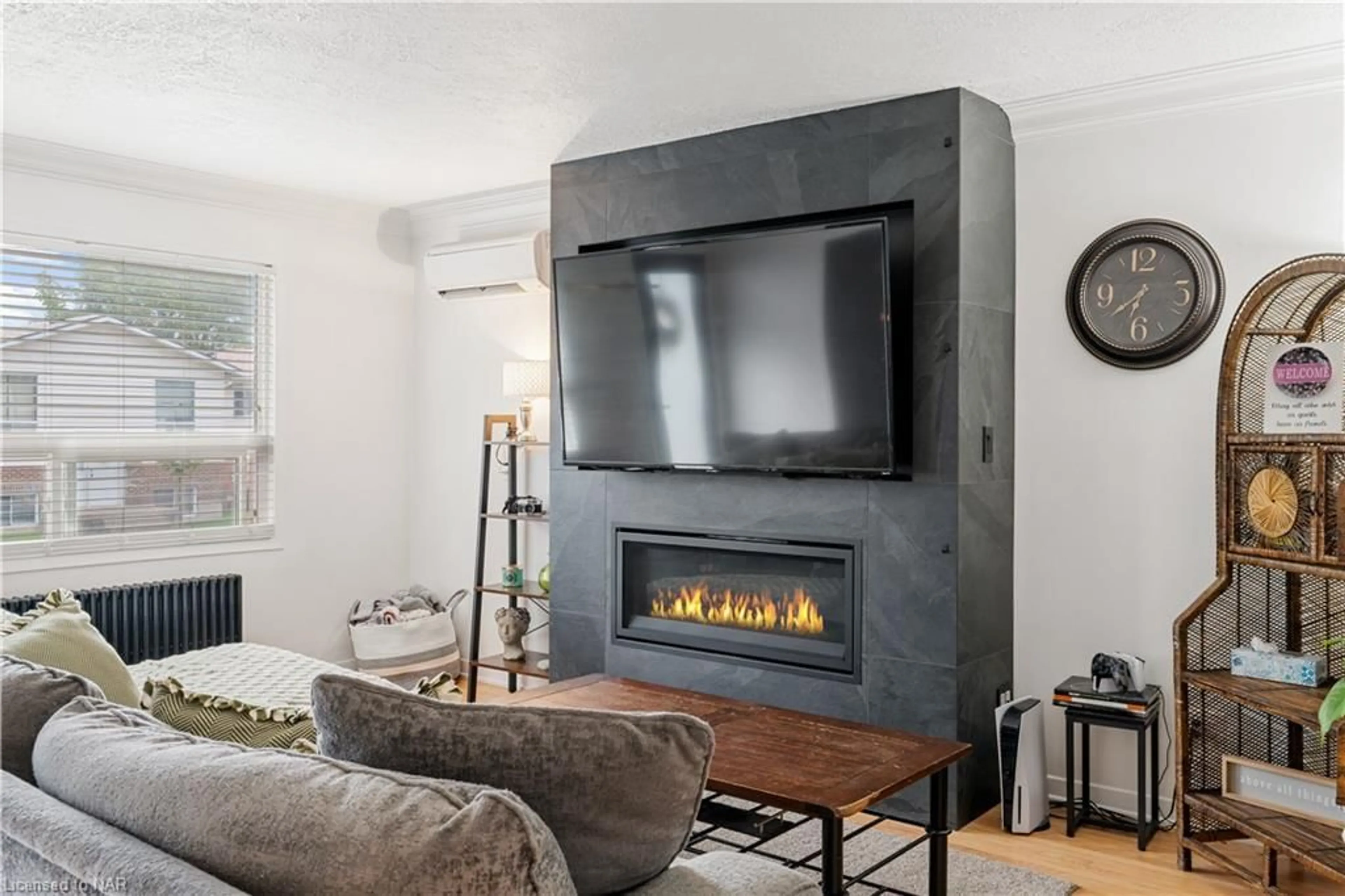 Living room, wood floors for 65 Parkview Rd, St. Catharines Ontario L2M 5S3