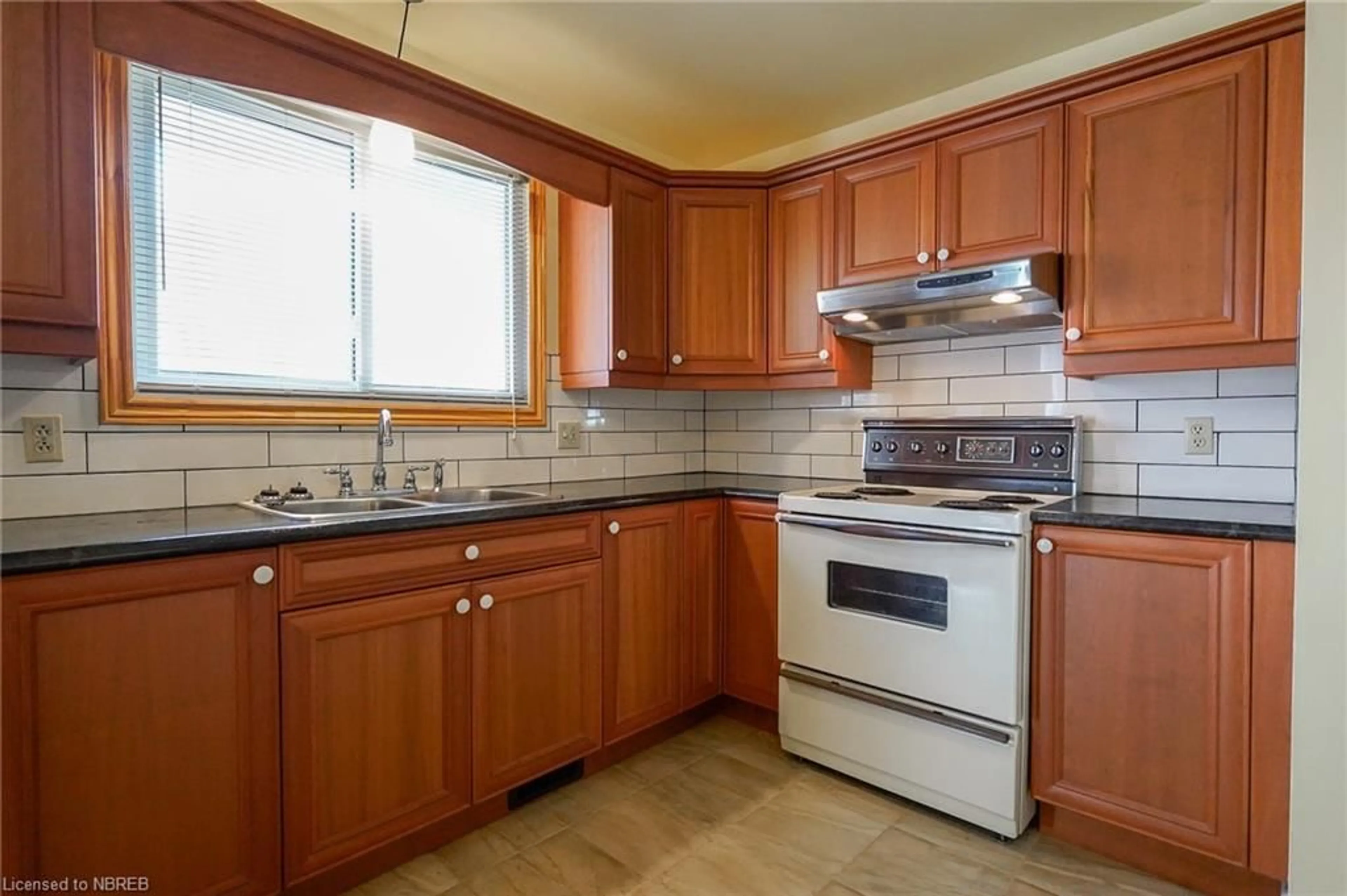 Standard kitchen for 26 Mercer Dr, North Bay Ontario P1A 2N7