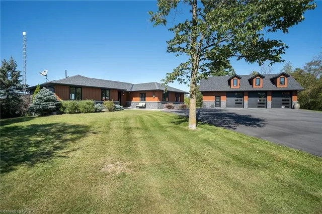 2855 County Road 4, Camden East 3