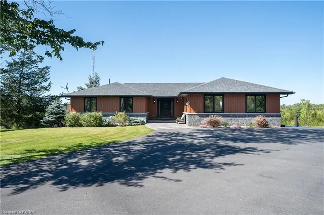 2855 County Road 4, Camden East 4