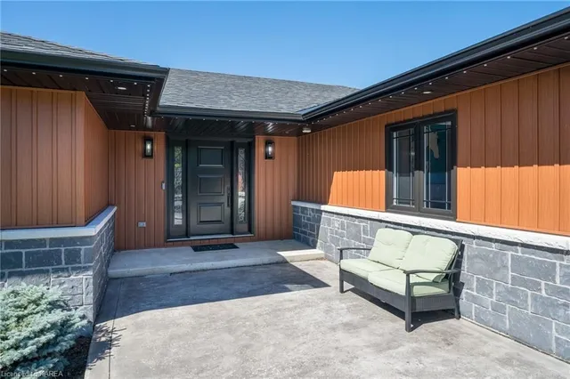 2855 County Road 4, Camden East 5