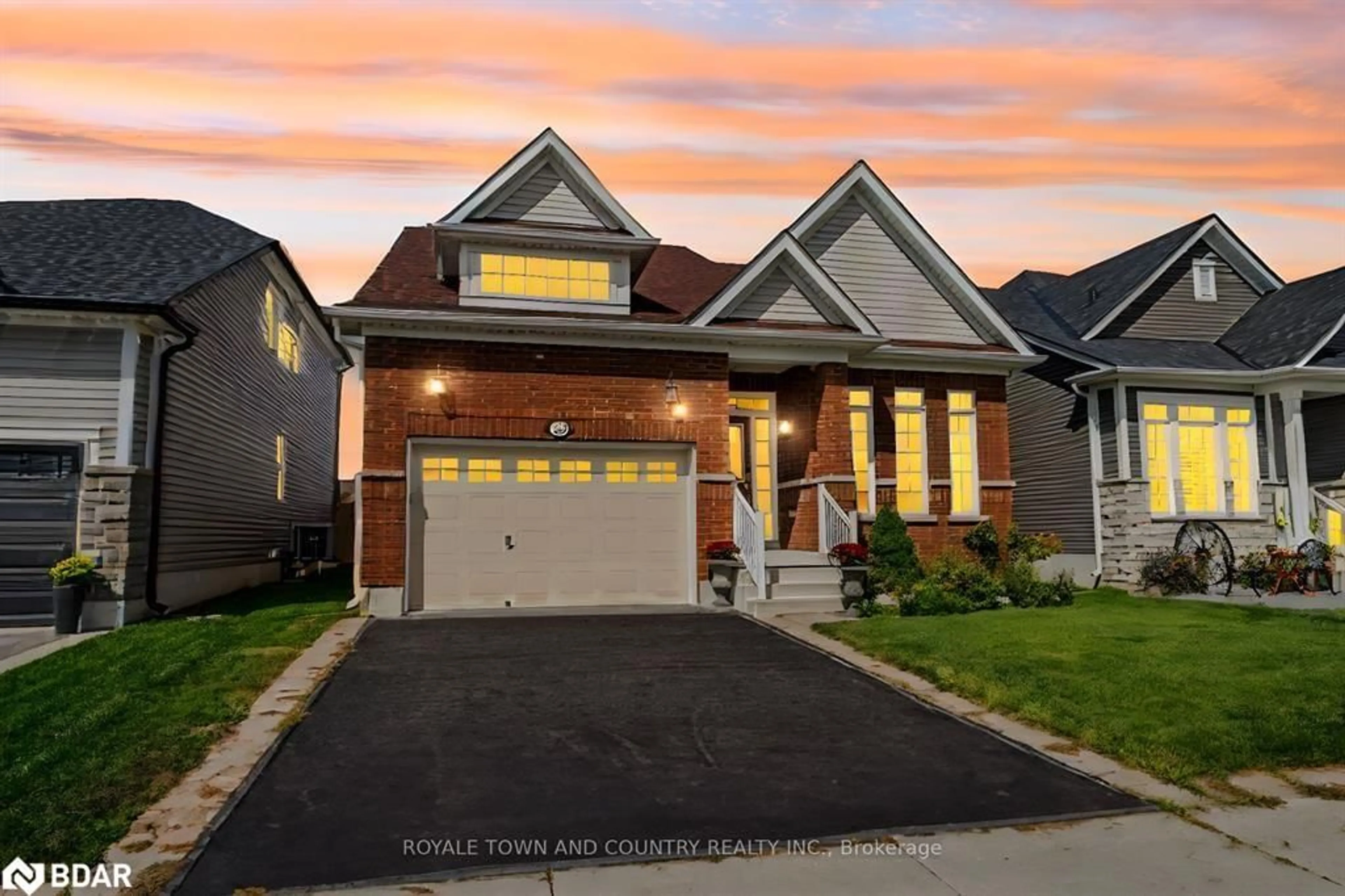 Frontside or backside of a home, cottage for 38 Maguire St, Lindsay Ontario K9V 0L6