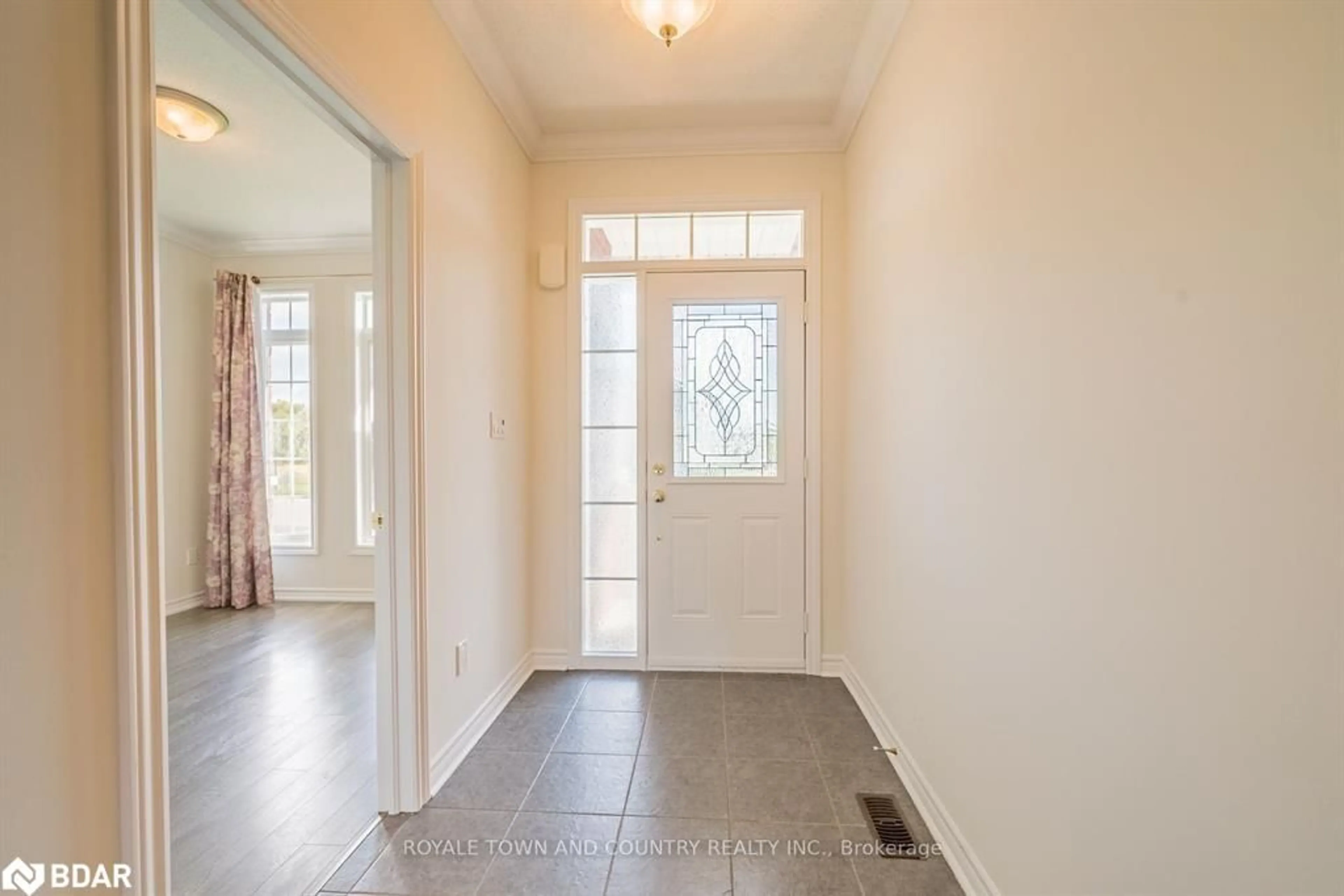 Indoor entryway, wood floors for 38 Maguire St, Lindsay Ontario K9V 0L6