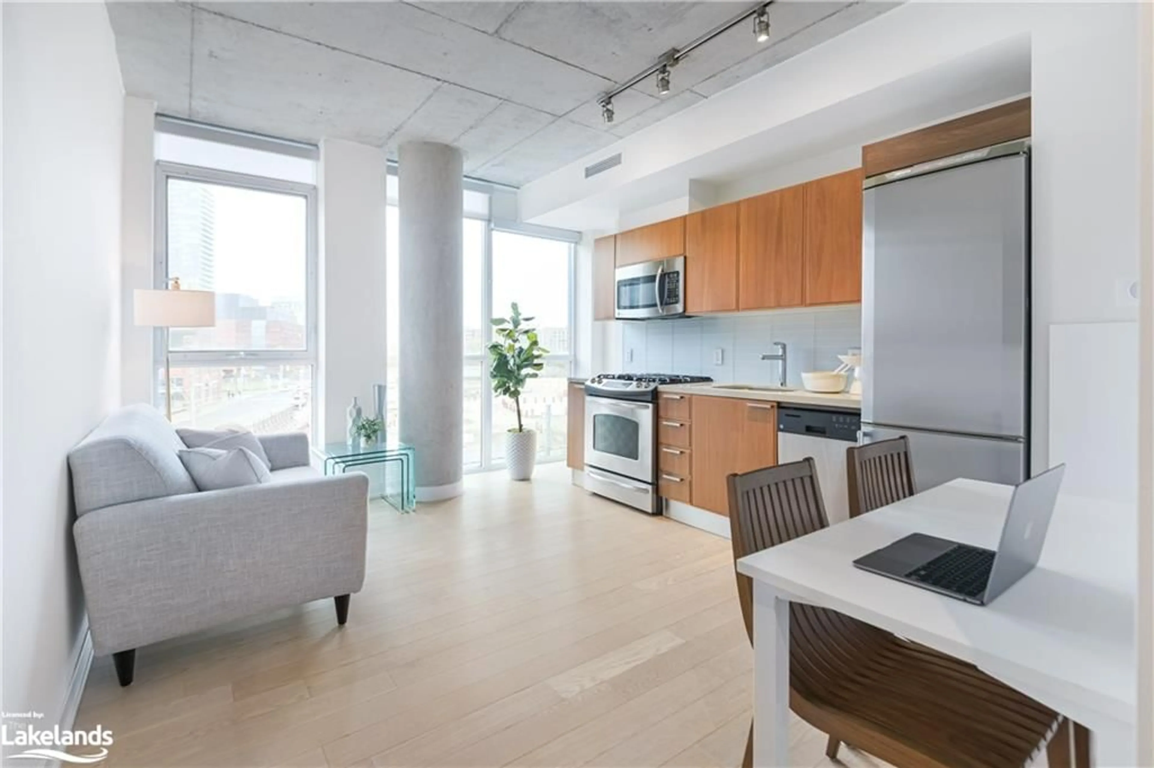 Open concept kitchen for 318 King St #309, Toronto Ontario M5A 0C1