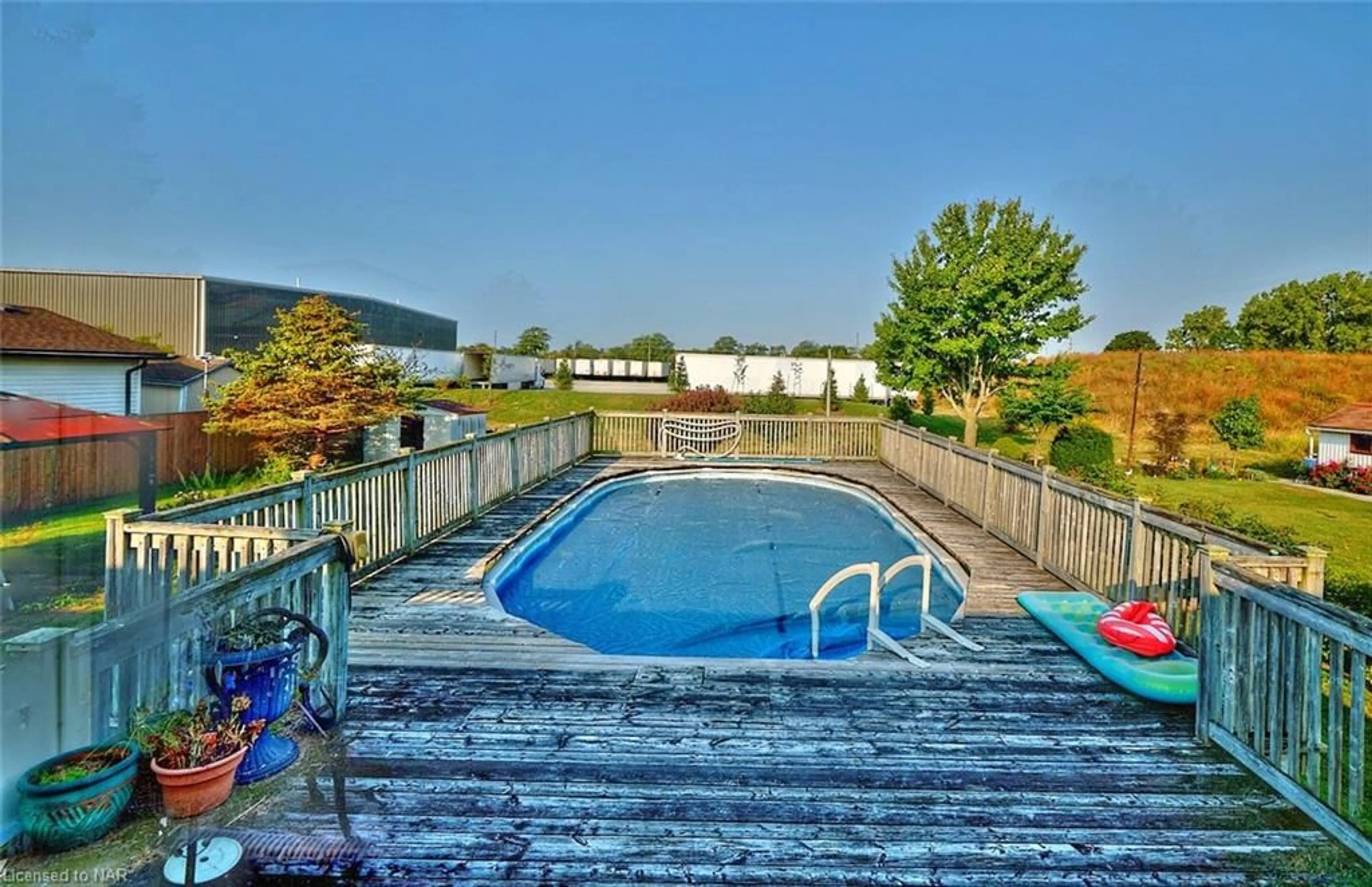 Indoor or outdoor pool for 30 Janet St, Port Colborne Ontario L3K 2E7