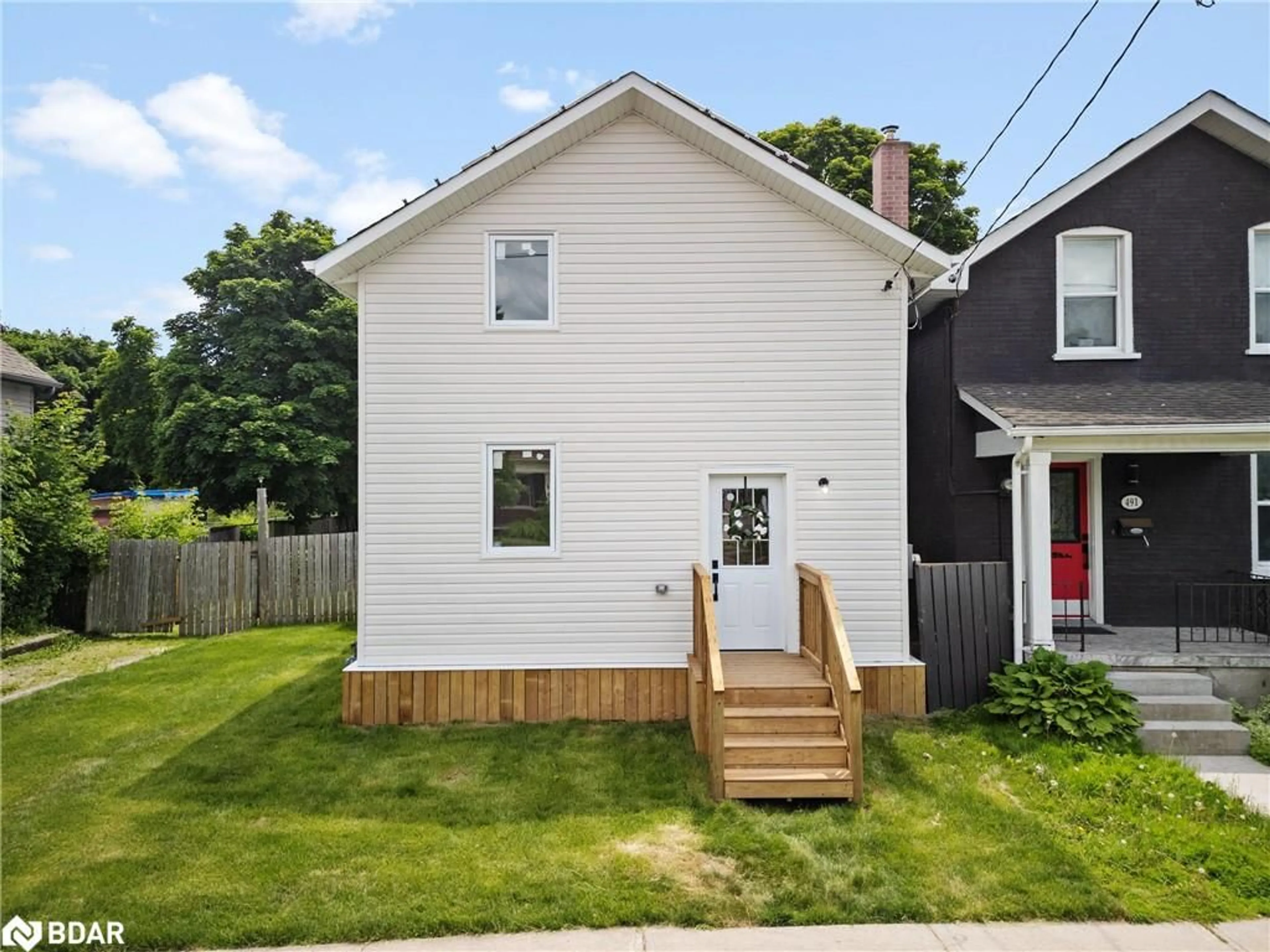 Frontside or backside of a home, cottage for 489 Sherbrooke St, Peterborough Ontario K9J 2P2