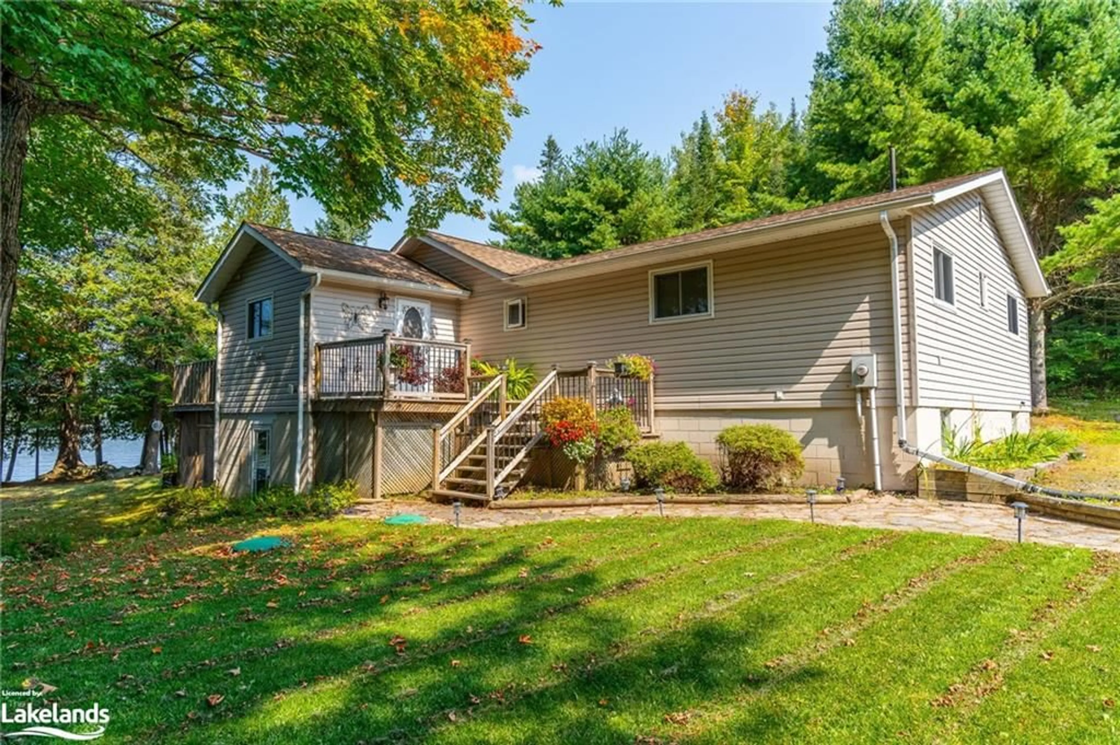 Frontside or backside of a home, cottage for 1015 Sahara Trail, Haliburton Ontario K0M 1S0