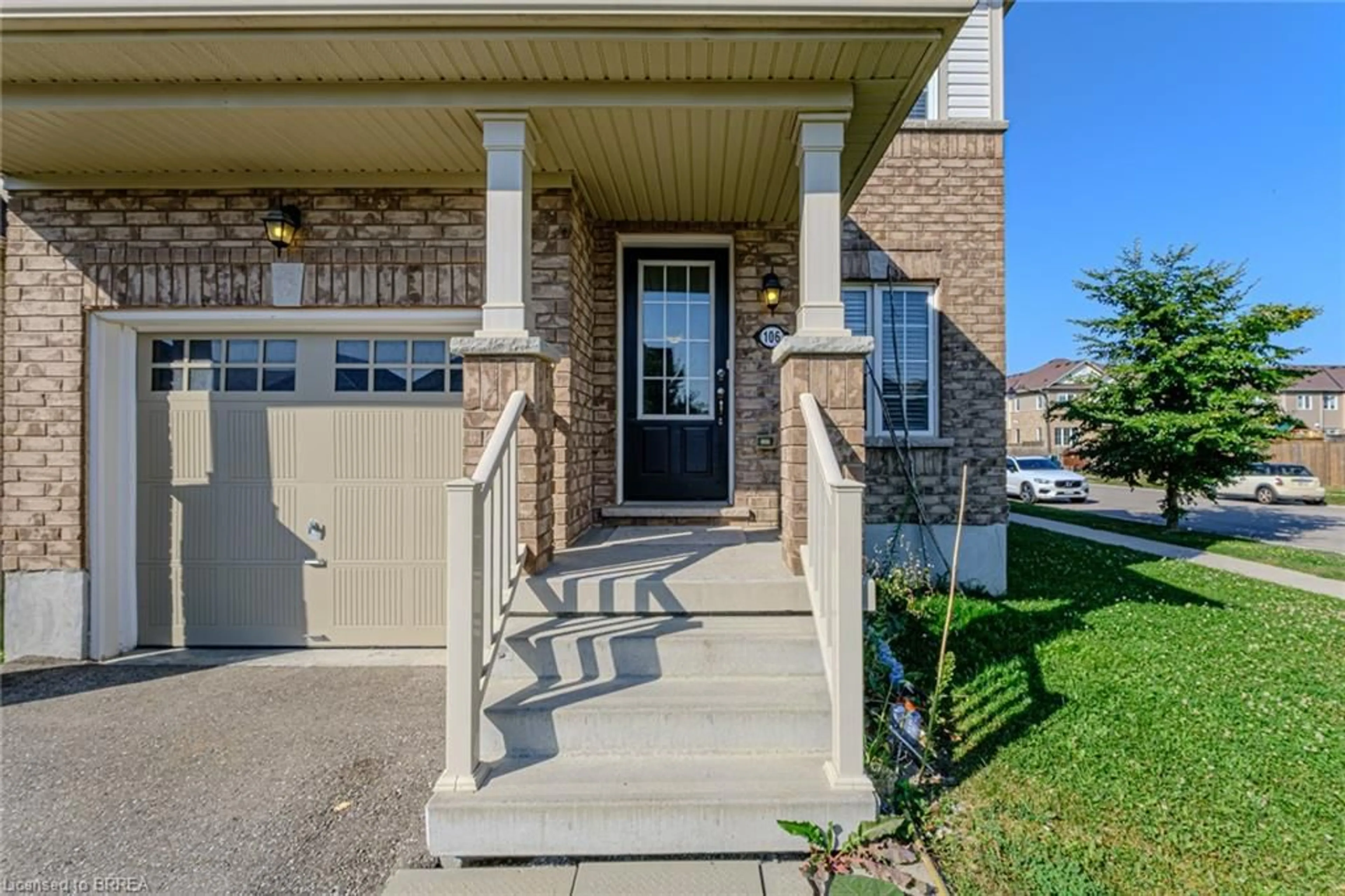 Indoor entryway, cement floor for 106 Warner Lane, Brantford Ontario N3T 0J3