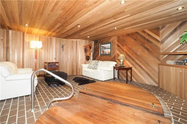Additional property image - 718 Rockway Dr