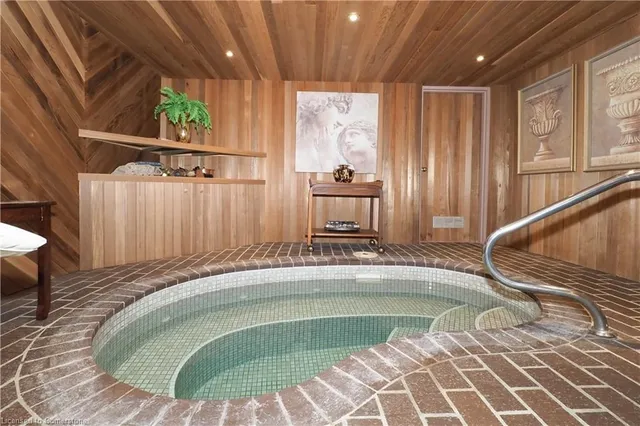 Additional property image - 718 Rockway Dr