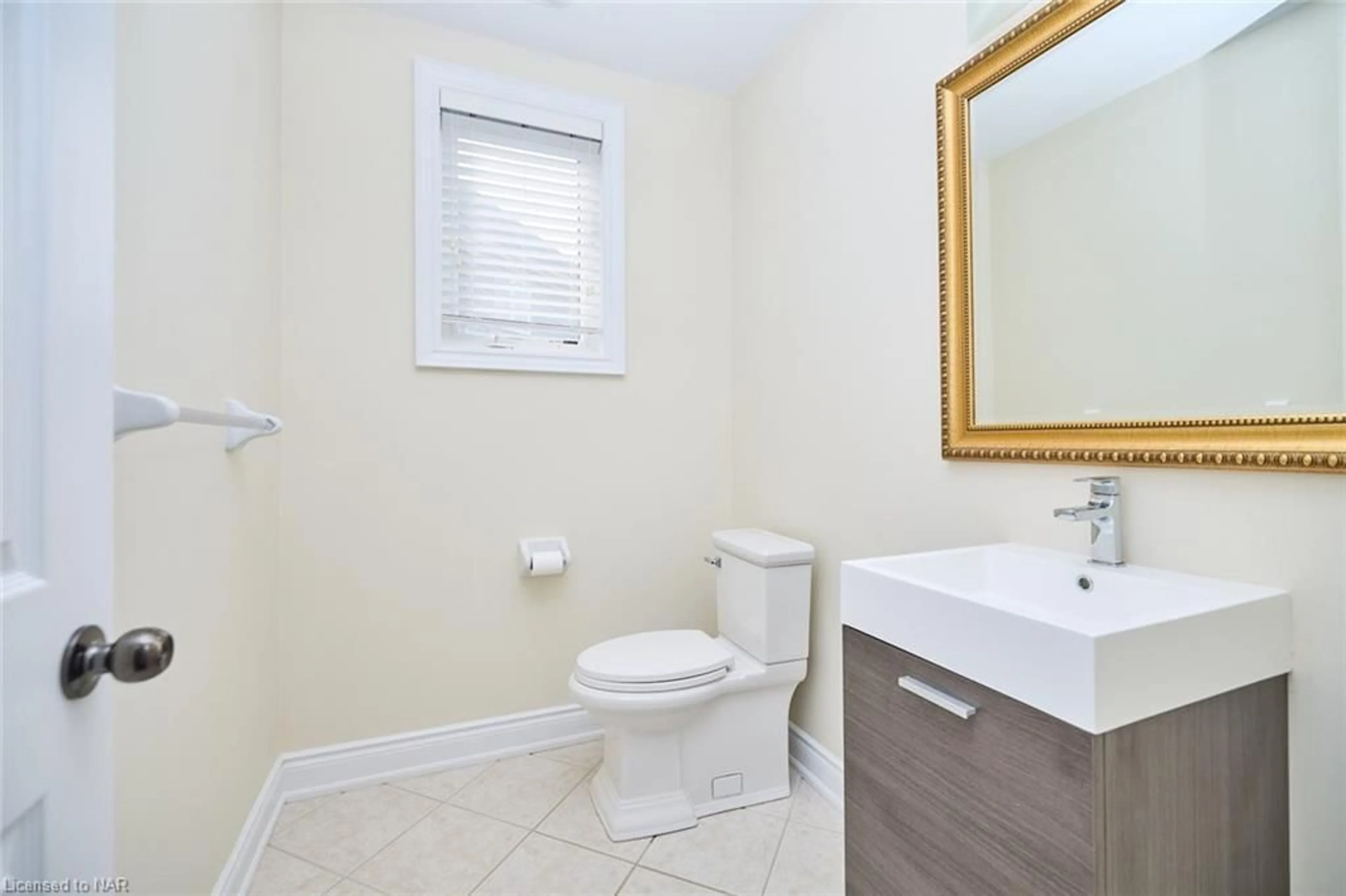 Standard bathroom, not visible floor for 8404 Sumac Crt, Niagara Falls Ontario L2H 2Y6