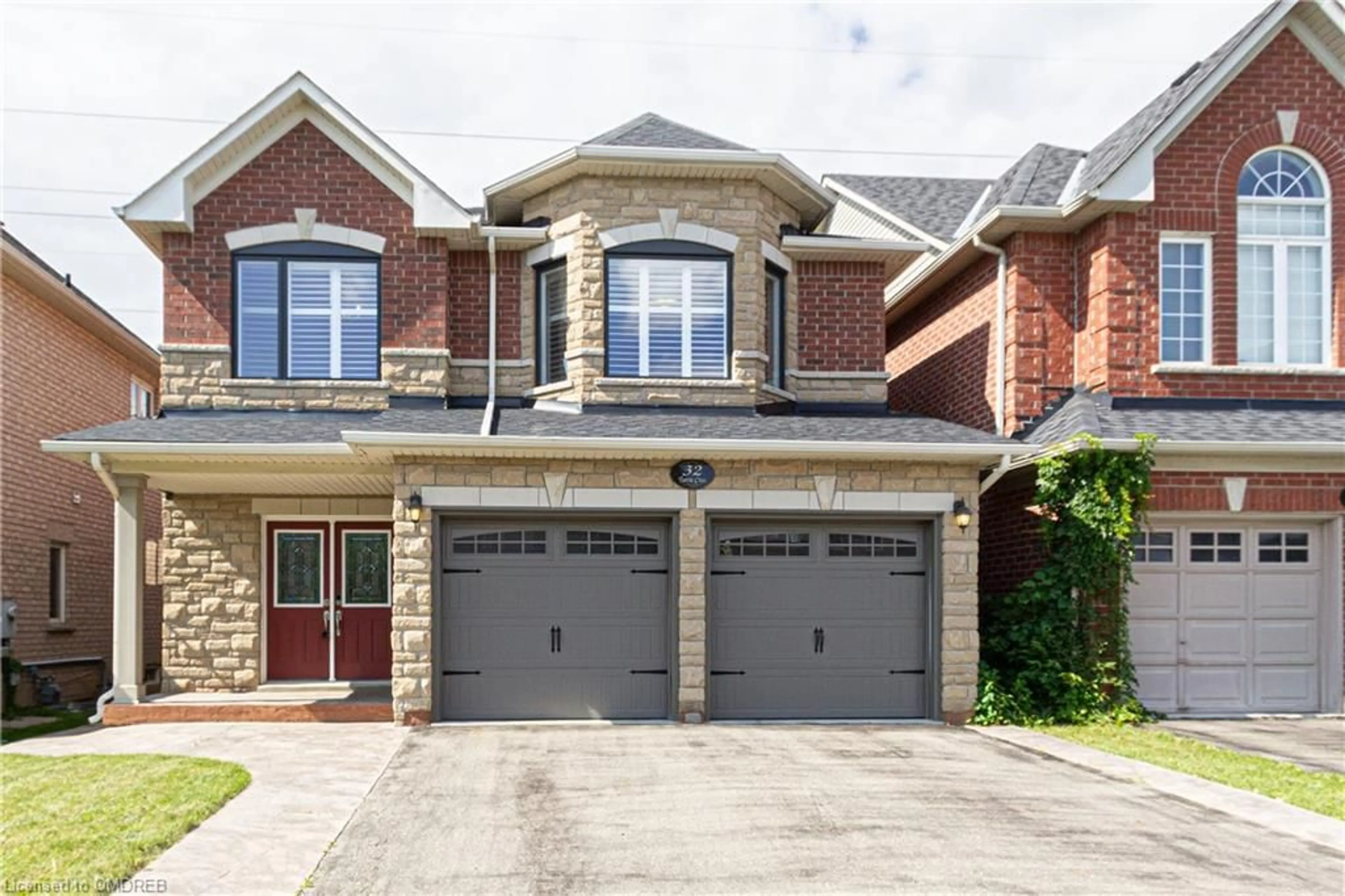 Home with brick exterior material for 32 Tatra Cres, Brampton Ontario L6Y 0K6