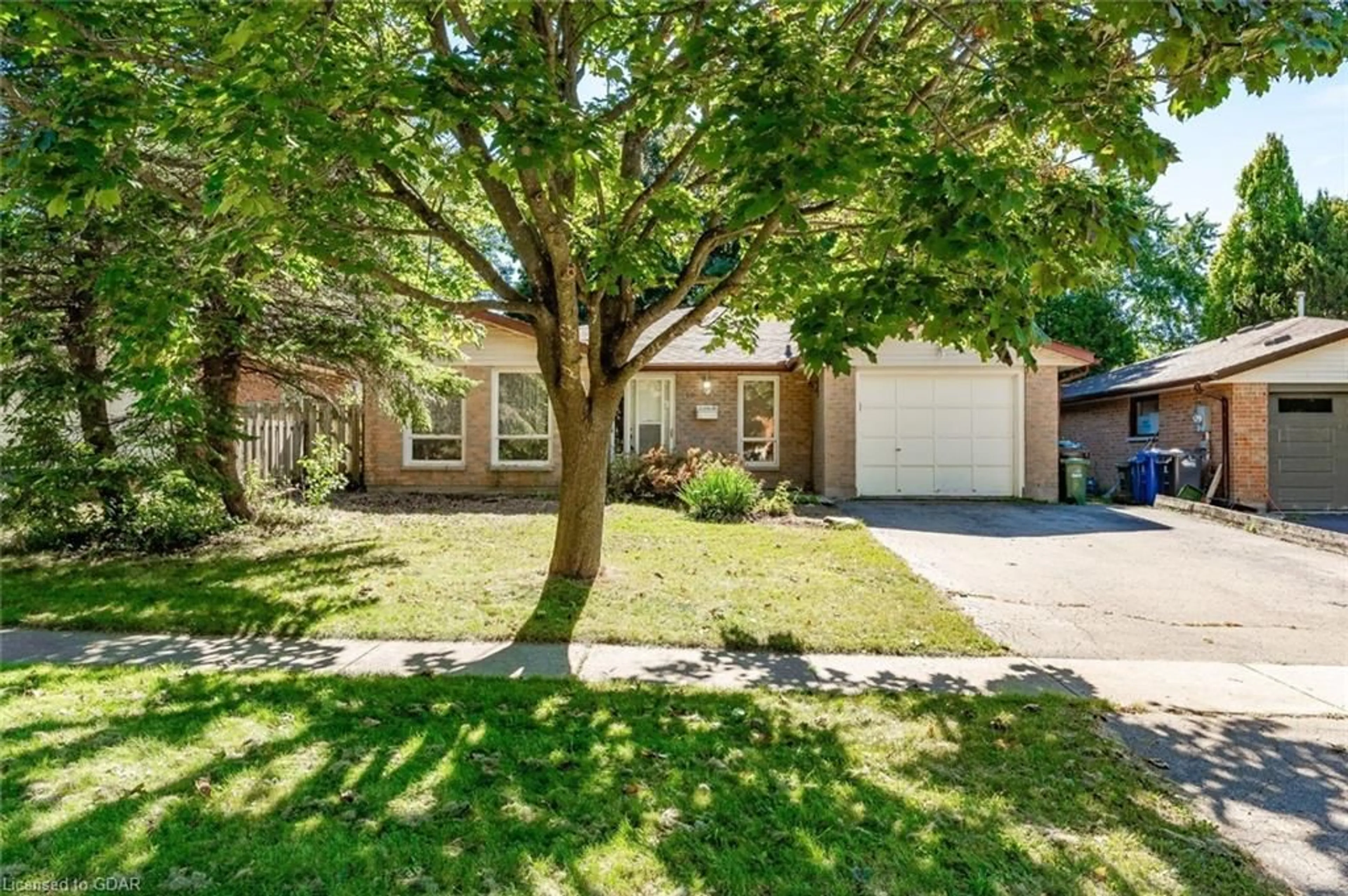 Frontside or backside of a home for 10 Brombal Dr, Guelph Ontario N1G 4J4