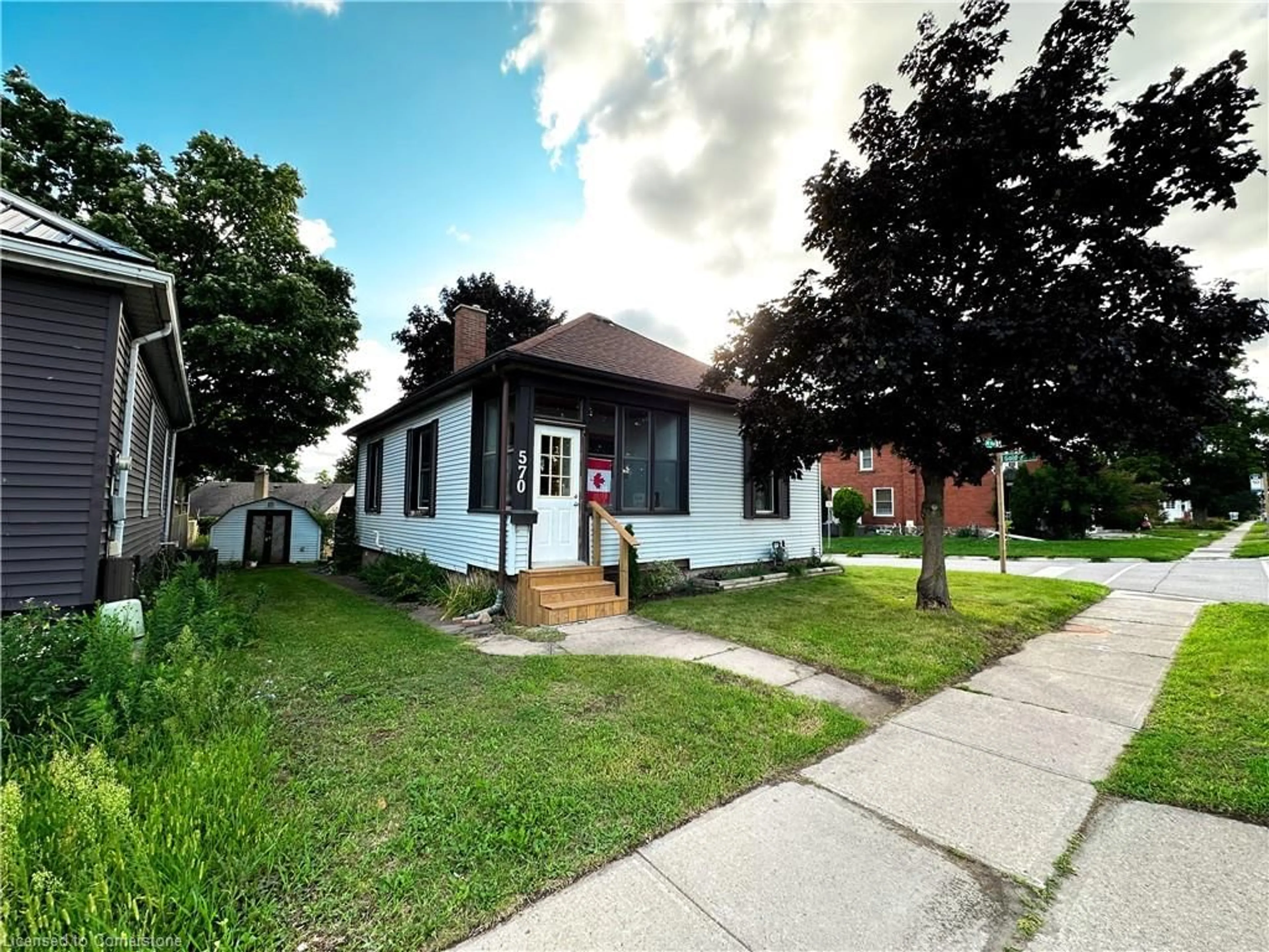 Frontside or backside of a home, the street view for 570 Coronation Blvd, Cambridge Ontario N1R 5Y3