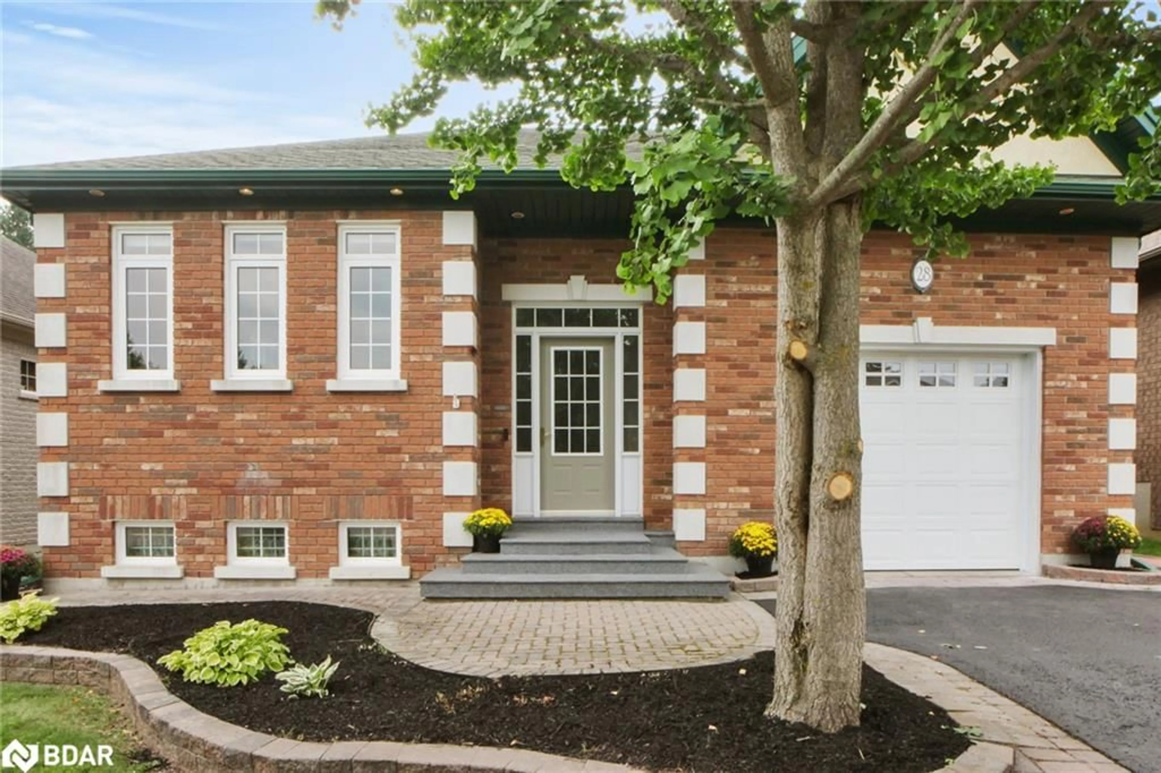 Home with brick exterior material for 28 Pine Crt, Port Perry Ontario L9L 1T9