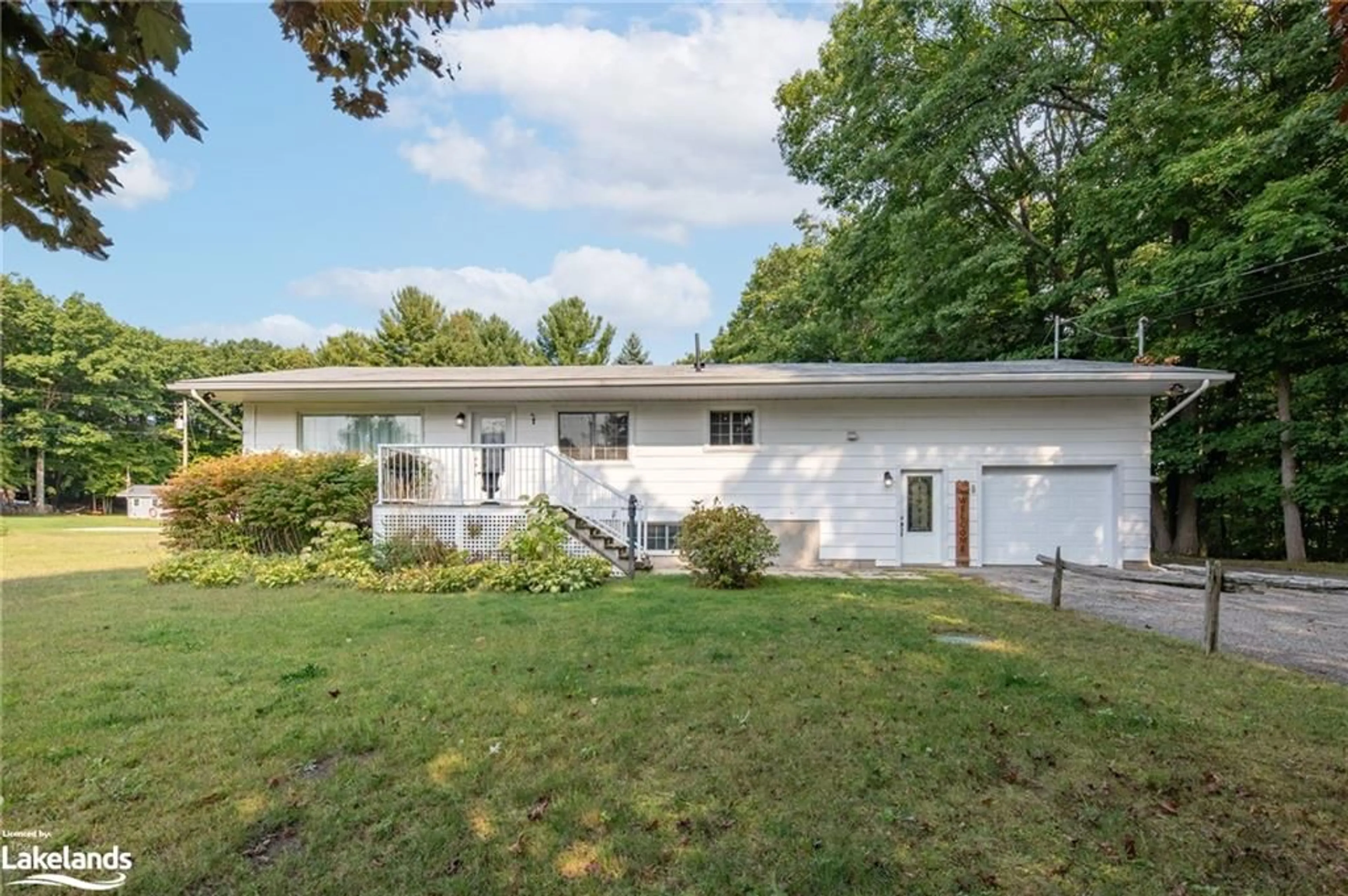 Frontside or backside of a home for 1034 Pine Grove Rd, Penetanguishene Ontario L9M 2B5