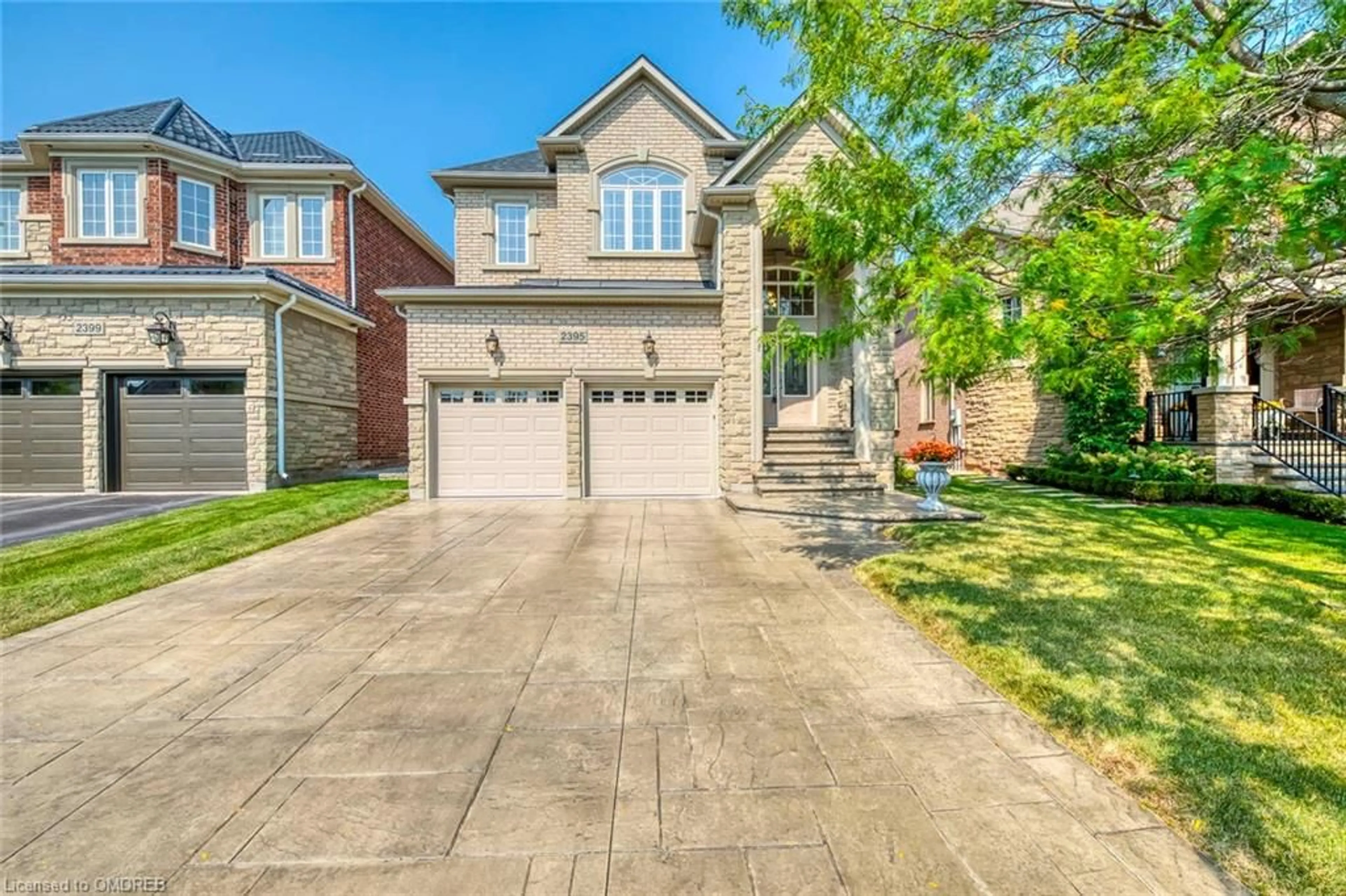 Home with brick exterior material for 2395 Thruxton Dr, Oakville Ontario L6H 0B3