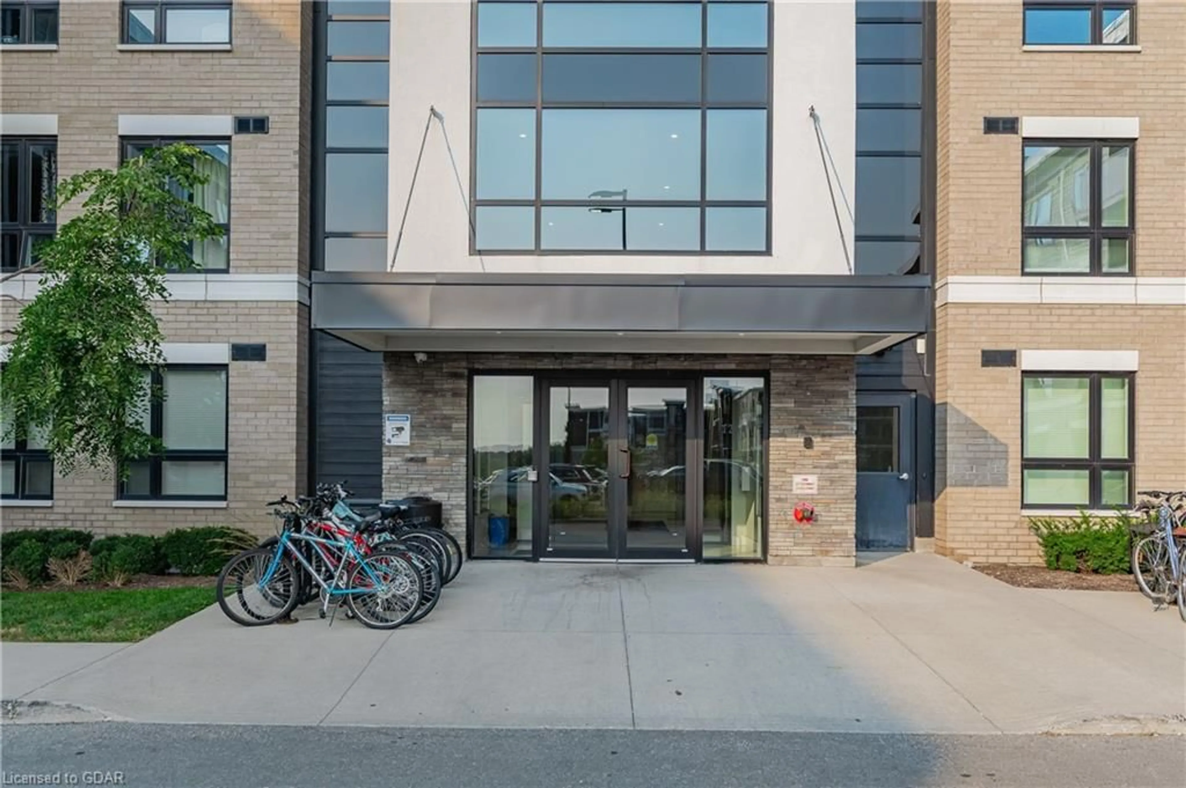 Indoor foyer for 1284 Gordon Street #215, Guelph Ontario N1L 0M8