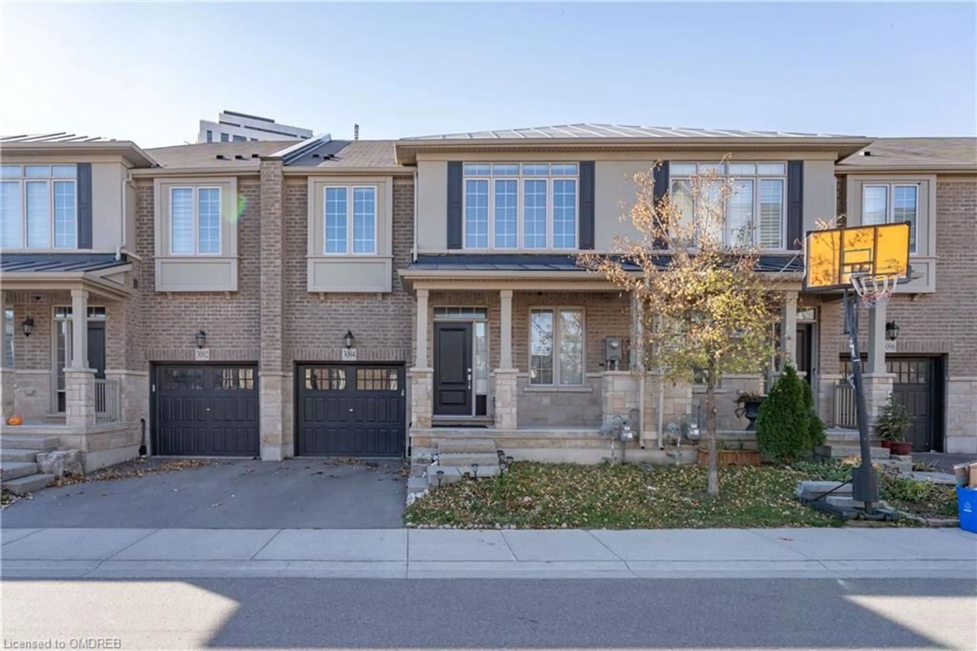 Home with brick exterior material for 3094 Blackfriar Common, Oakville Ontario L6H 0R3