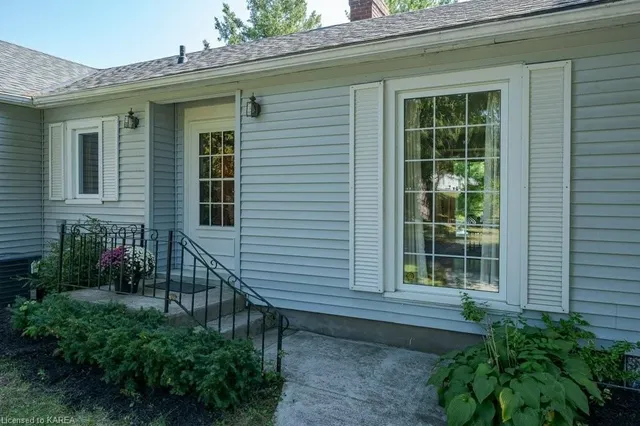 366 Dundas St, Napanee 3