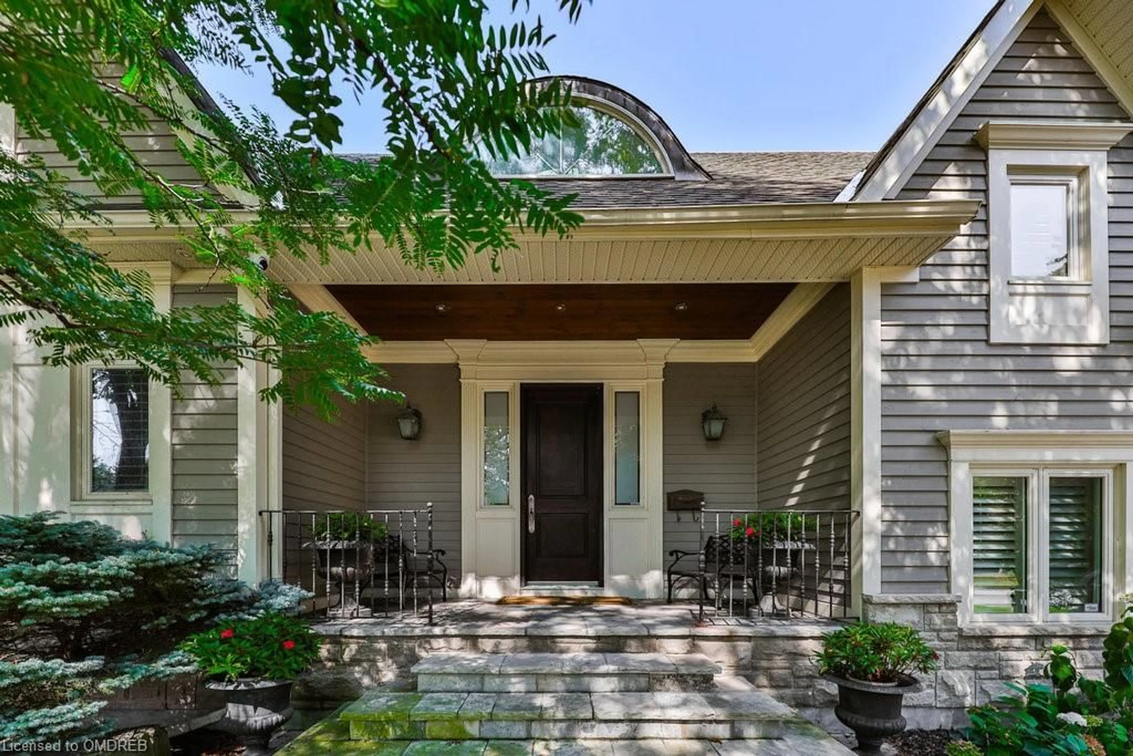 Indoor entryway, wood floors for 1359 Sedgewick Cres, Oakville Ontario L6L 1X9