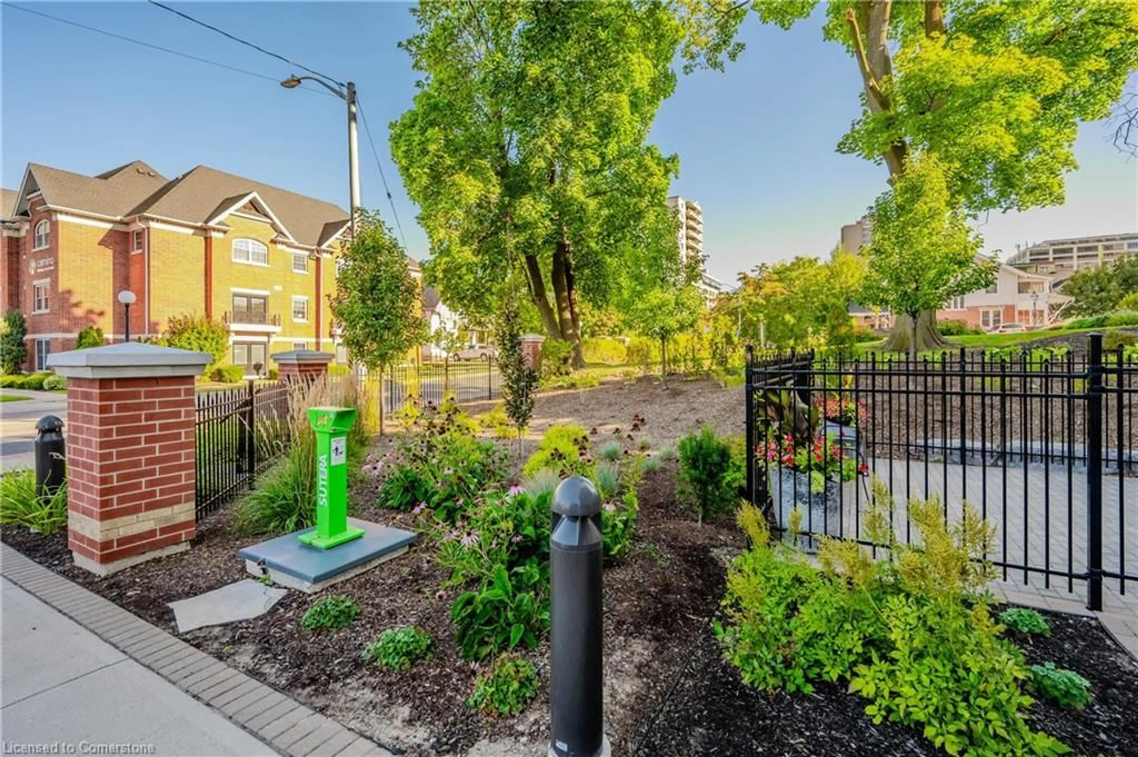 Fenced yard for 399 Queen St S St #102, Kitchener Ontario N2G 0C4