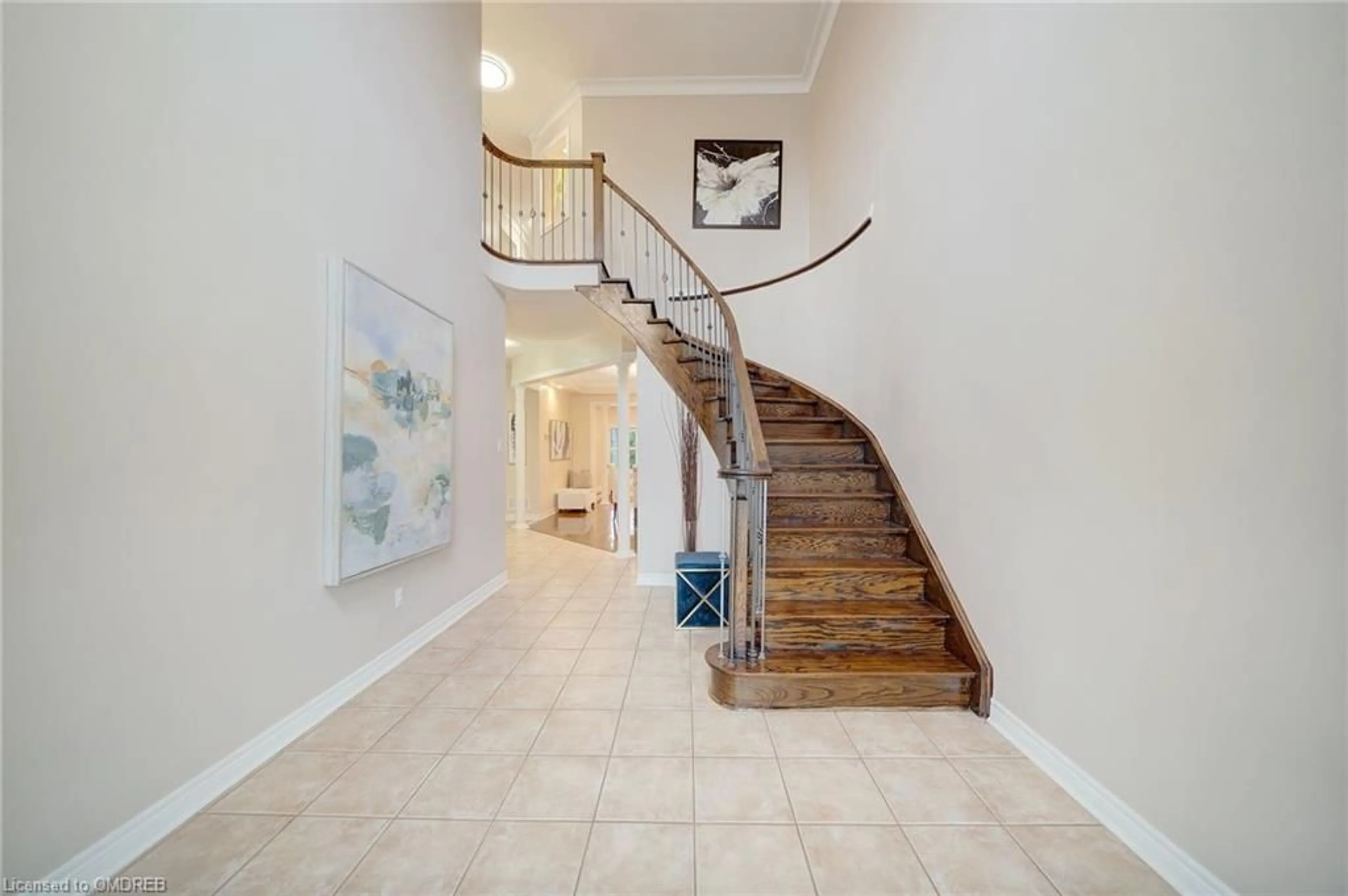 Indoor foyer for 1030 Lonsdale Lane, Oakville Ontario L6H 7L5