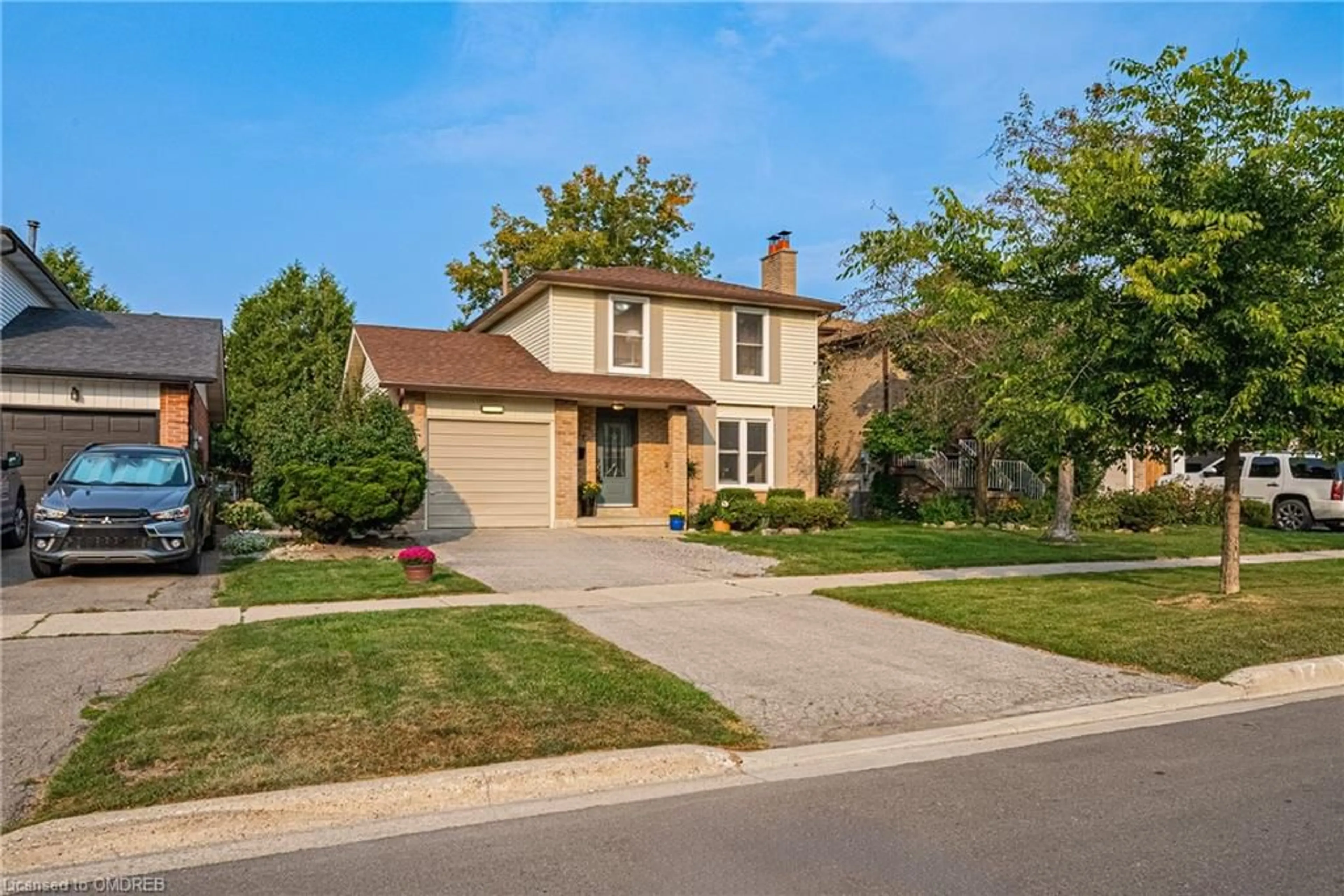 Frontside or backside of a home for 557 Holly Ave, Milton Ontario L9T 4L9