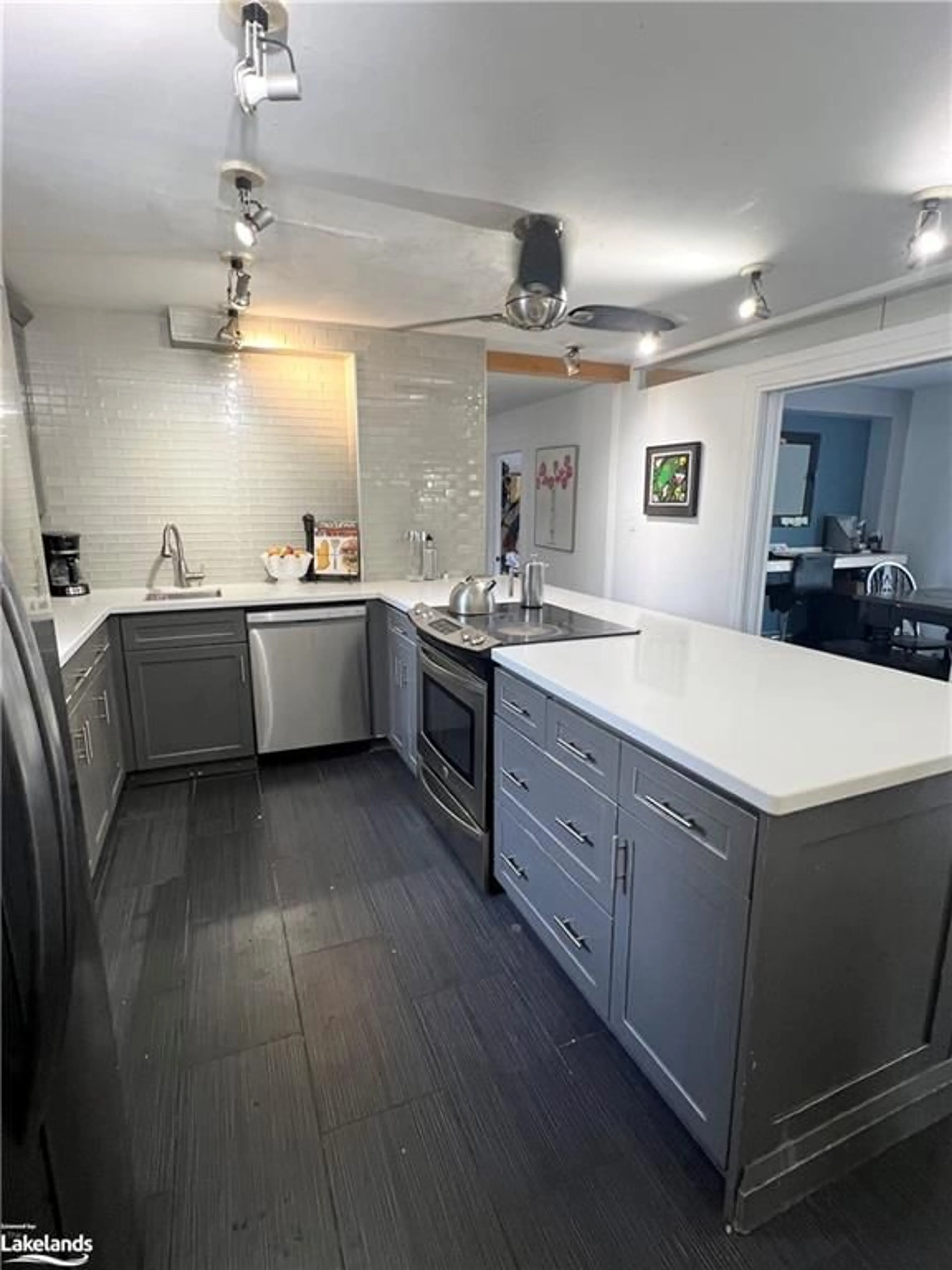 Contemporary kitchen for 22 Market St, Collingwood Ontario L9Y 3M6