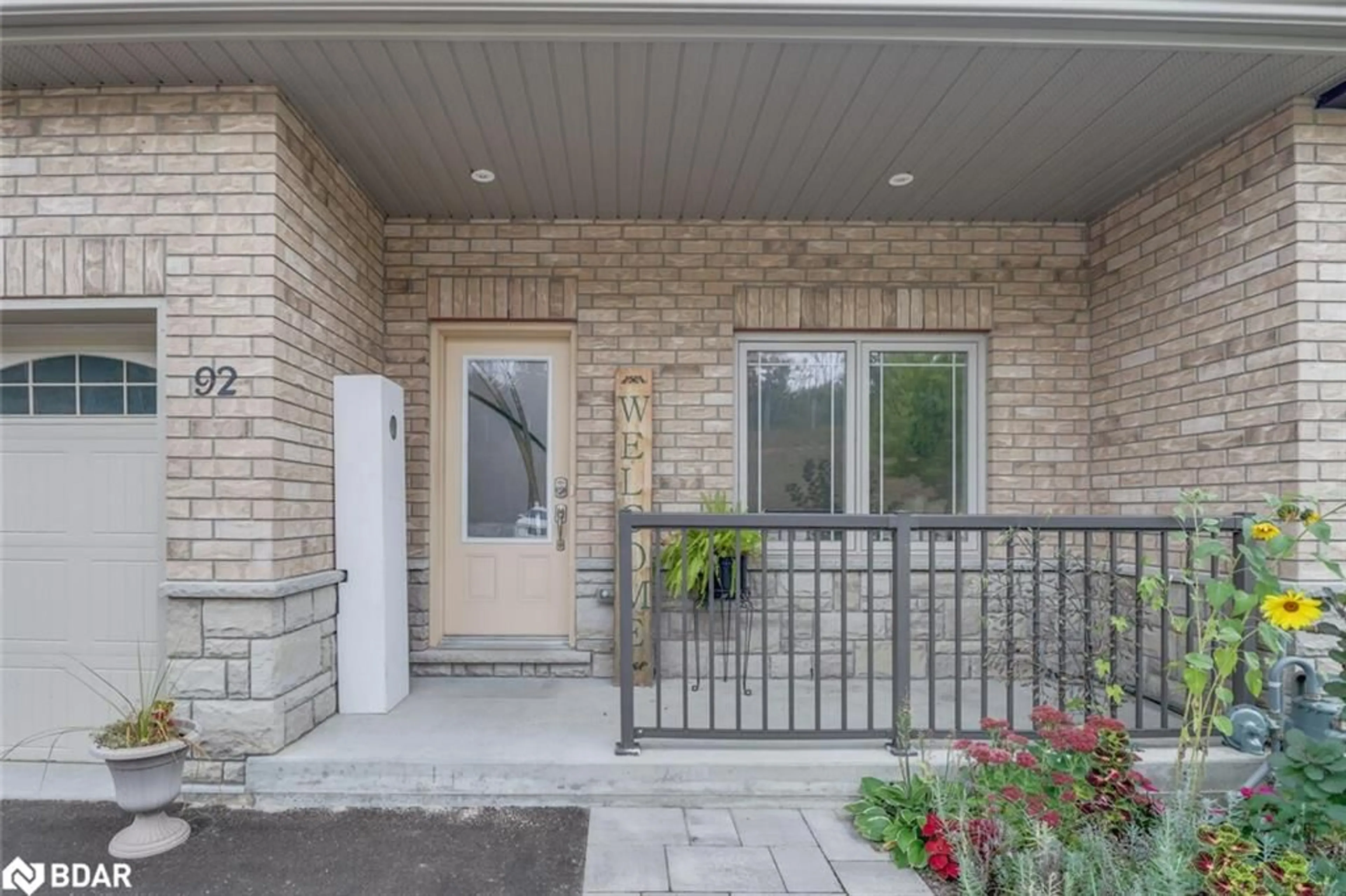 Indoor entryway, cement floor for 92 Lily Dr, Orillia Ontario L3V 7A8