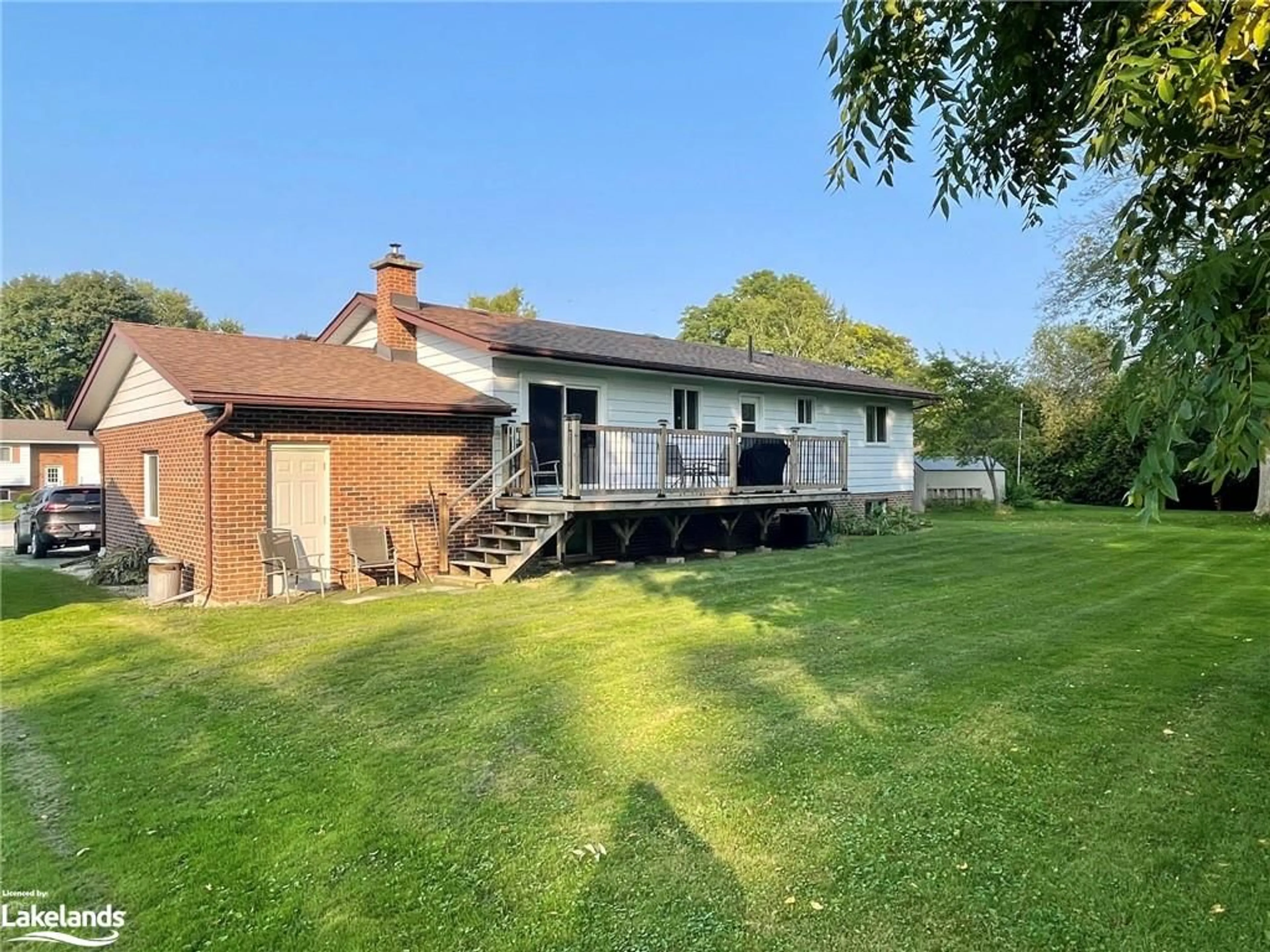 Frontside or backside of a home, cottage for 33 Centennial Heights Crt, Meaford Ontario N4L 1E5