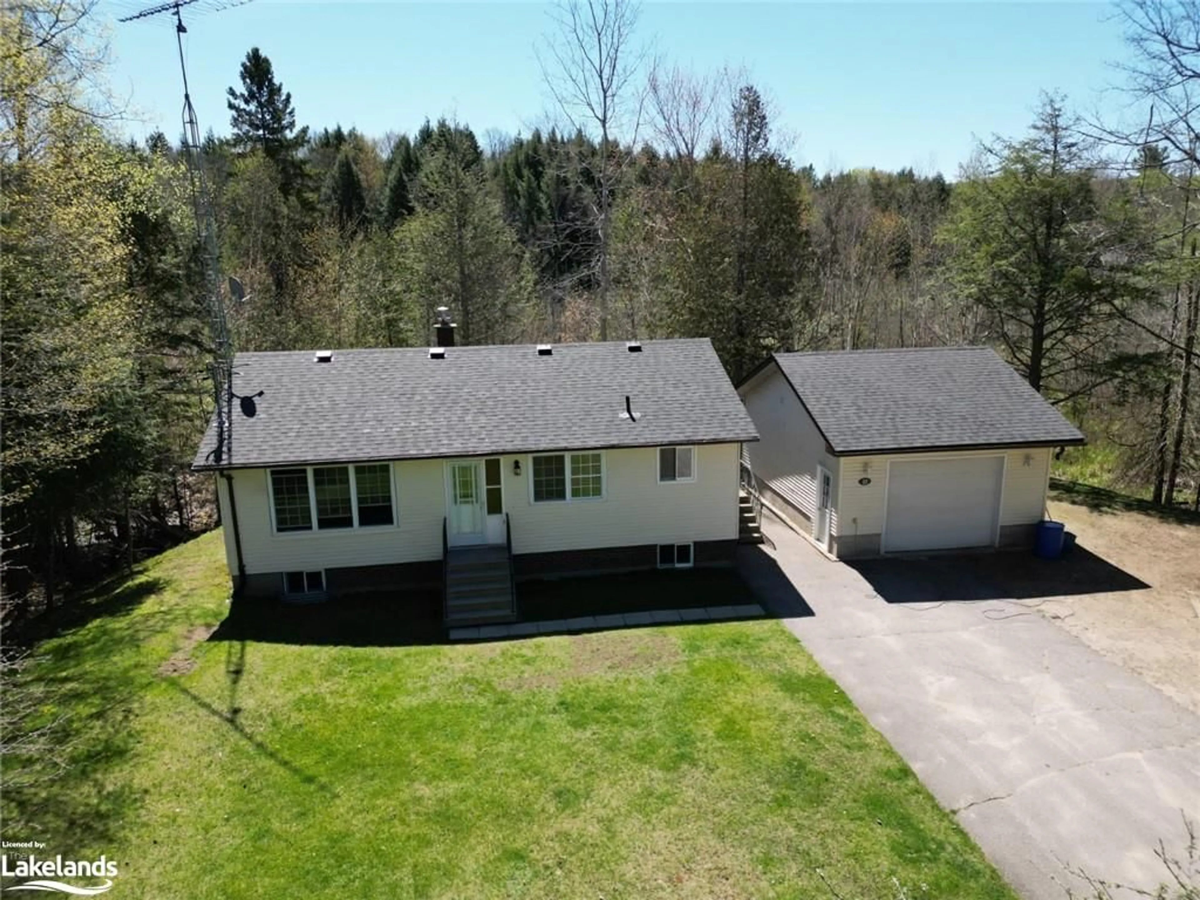 Frontside or backside of a home, cottage for 22 Mulholland Dr, Haliburton Ontario K0M 1S0