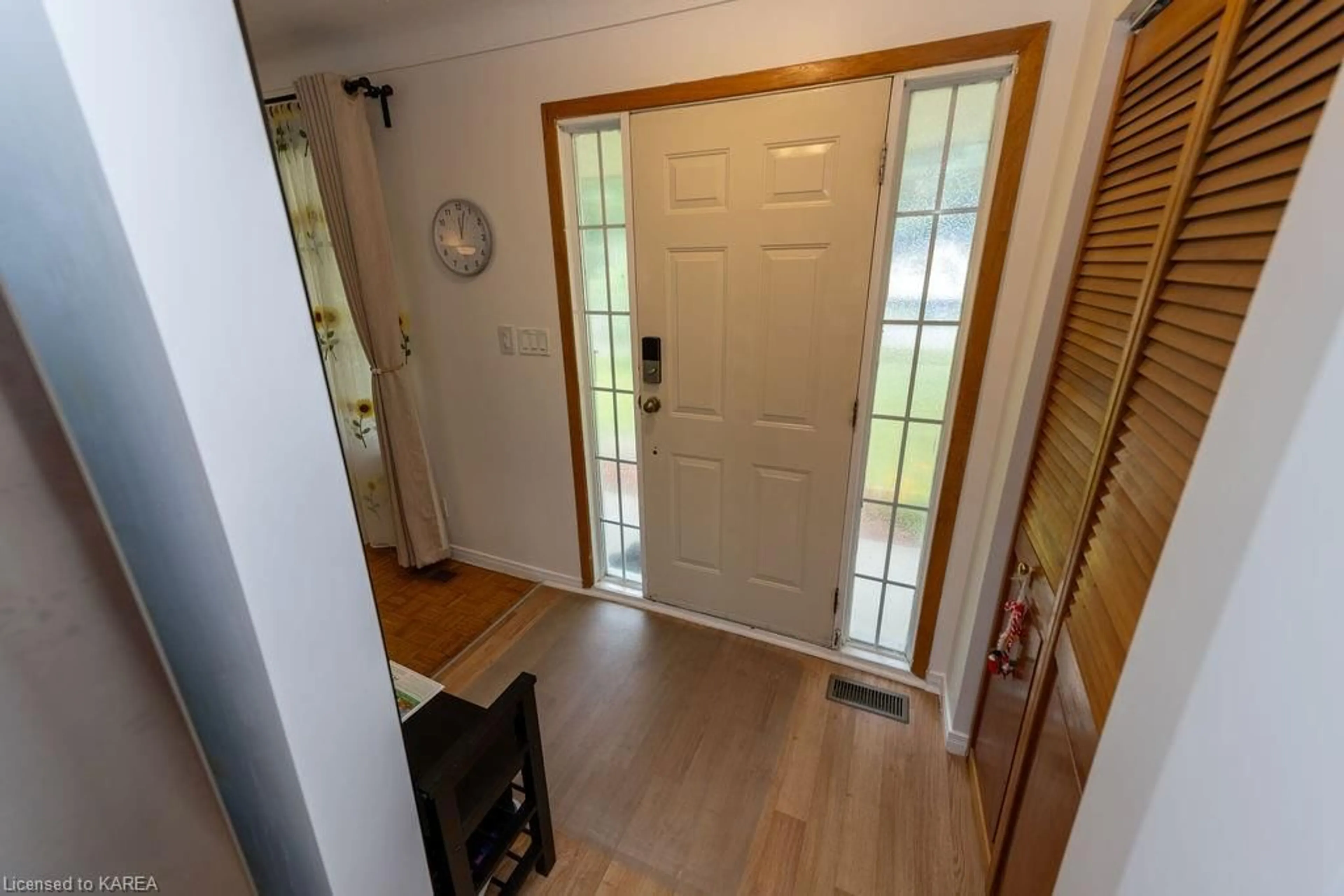 Indoor entryway, wood floors for 687 Harrow Pl, Kingston Ontario K7M 5M1