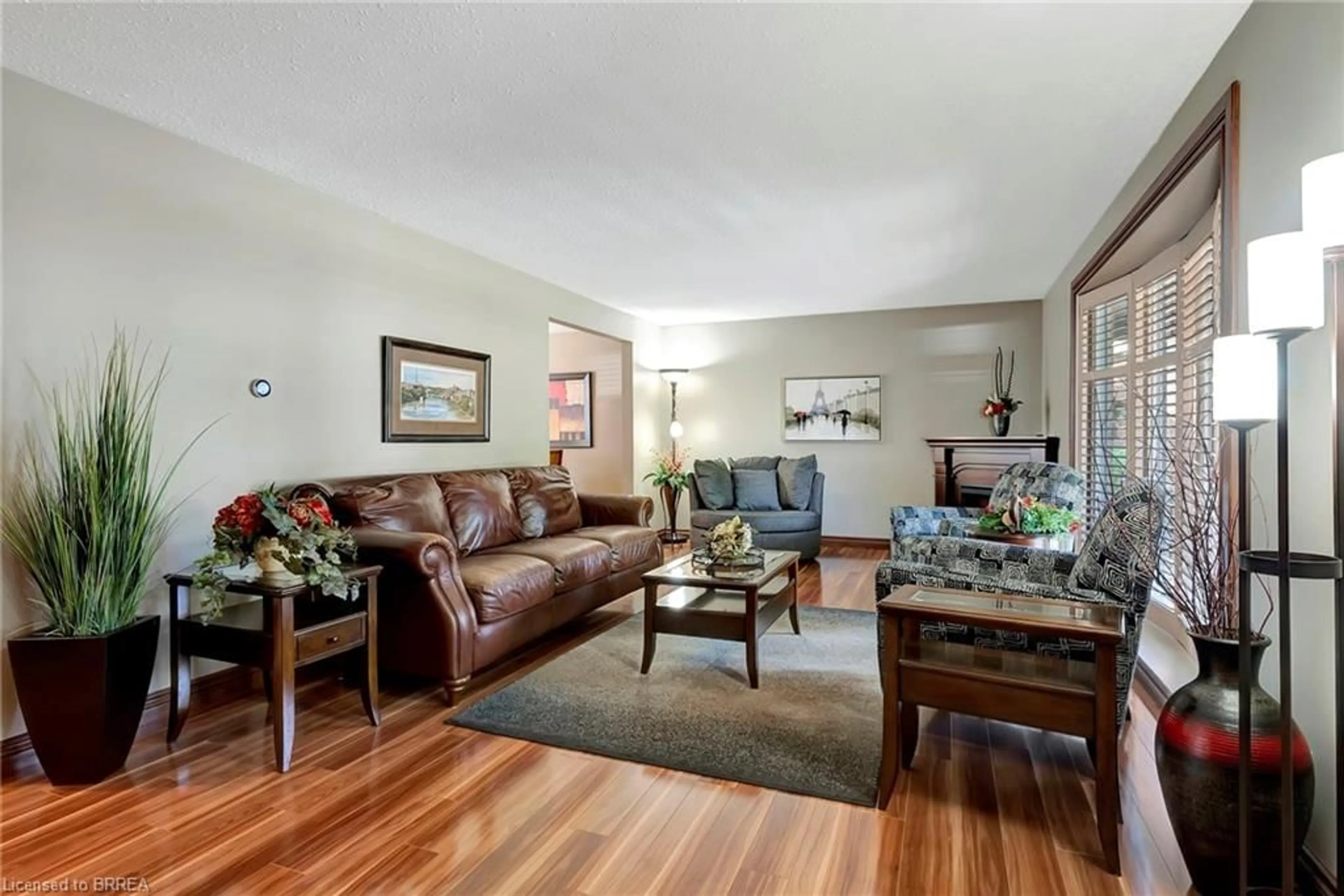 Living room, wood floors for 82 Westwood Cres, Cambridge Ontario N1S 3Y8