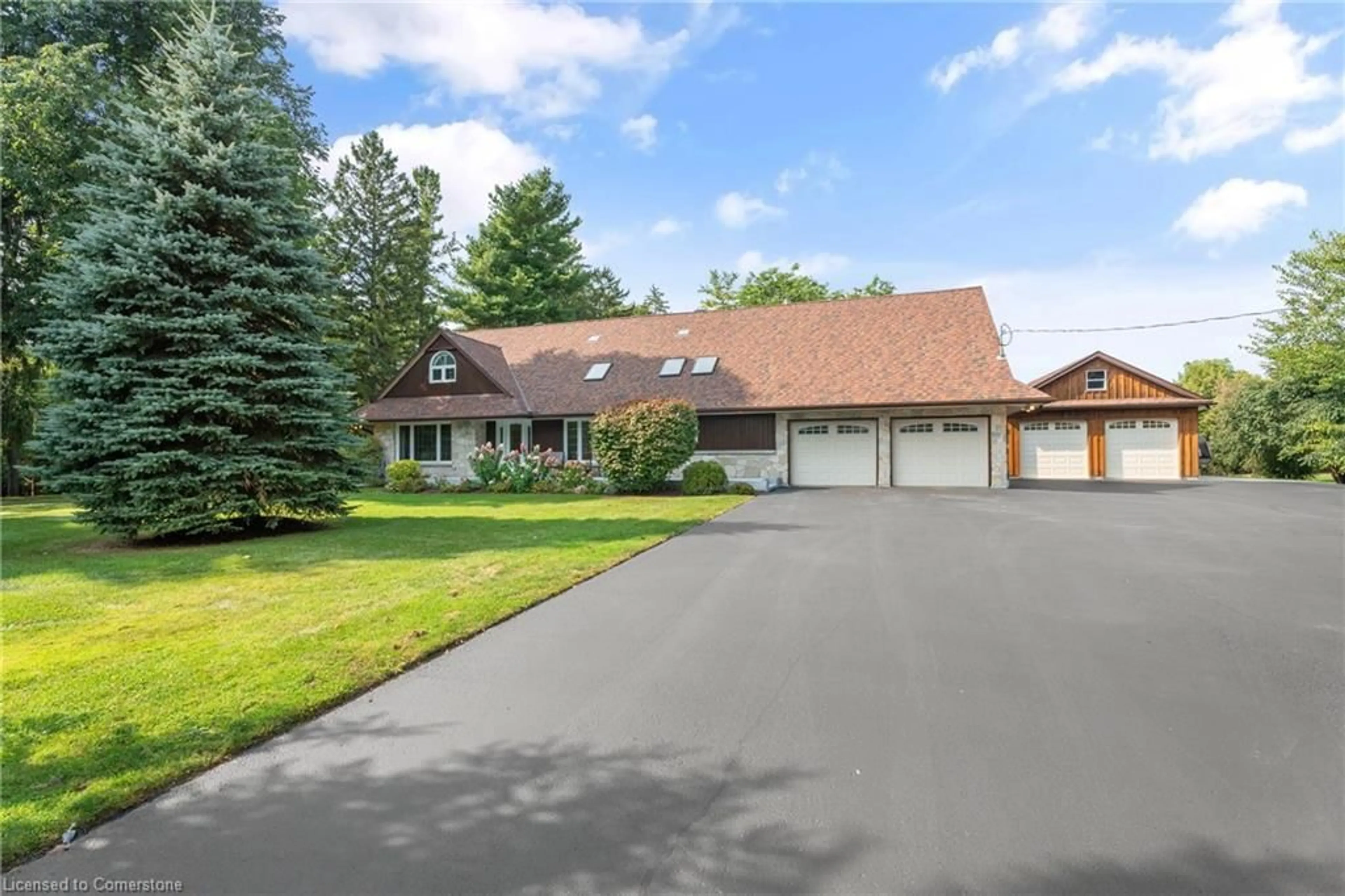 Frontside or backside of a home, cottage for 728 Country Squire Rd, Waterloo Ontario N2J 4G8