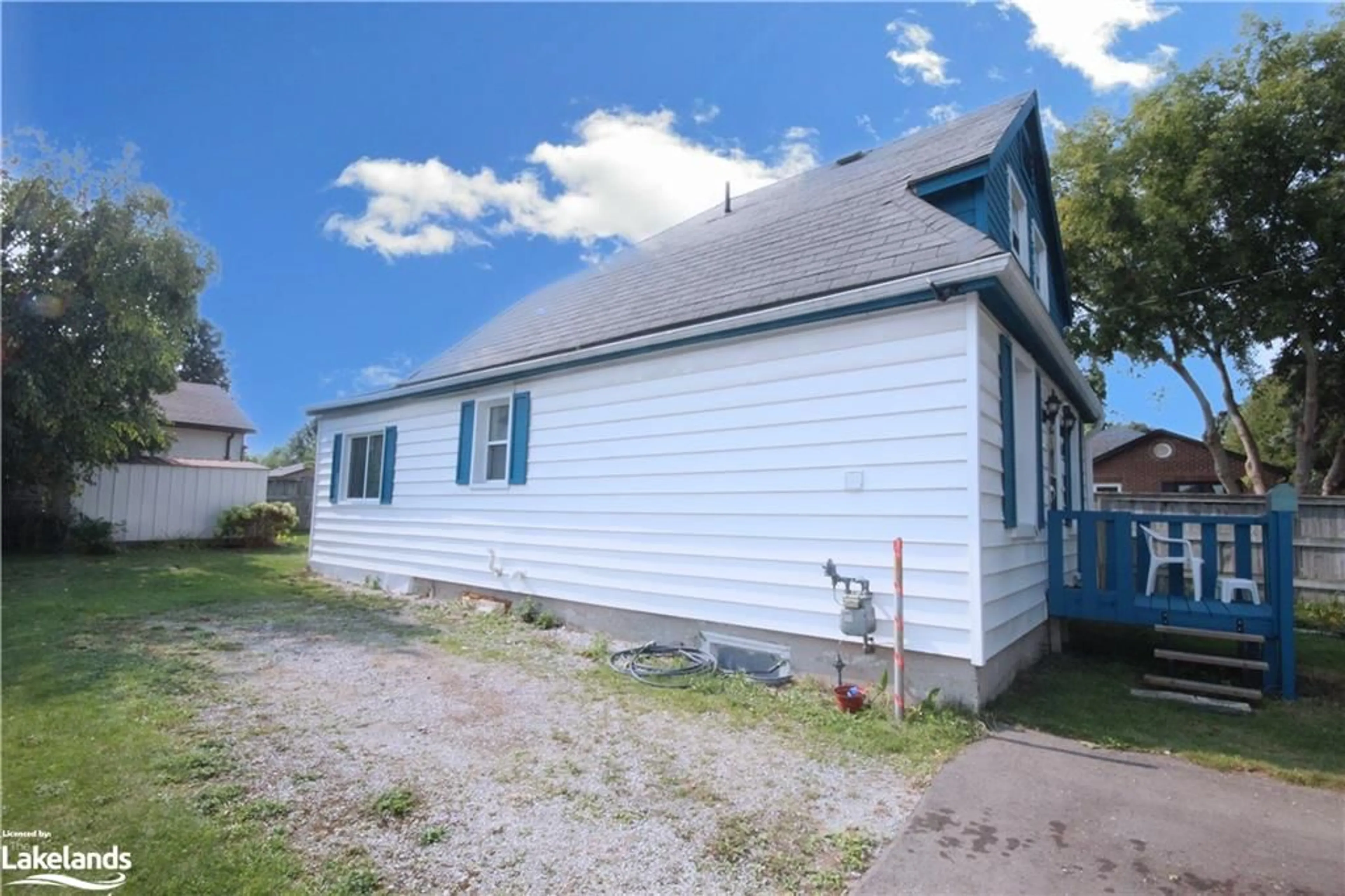 Frontside or backside of a home, cottage for 233 Oxford St, Orillia Ontario L3V 1H6