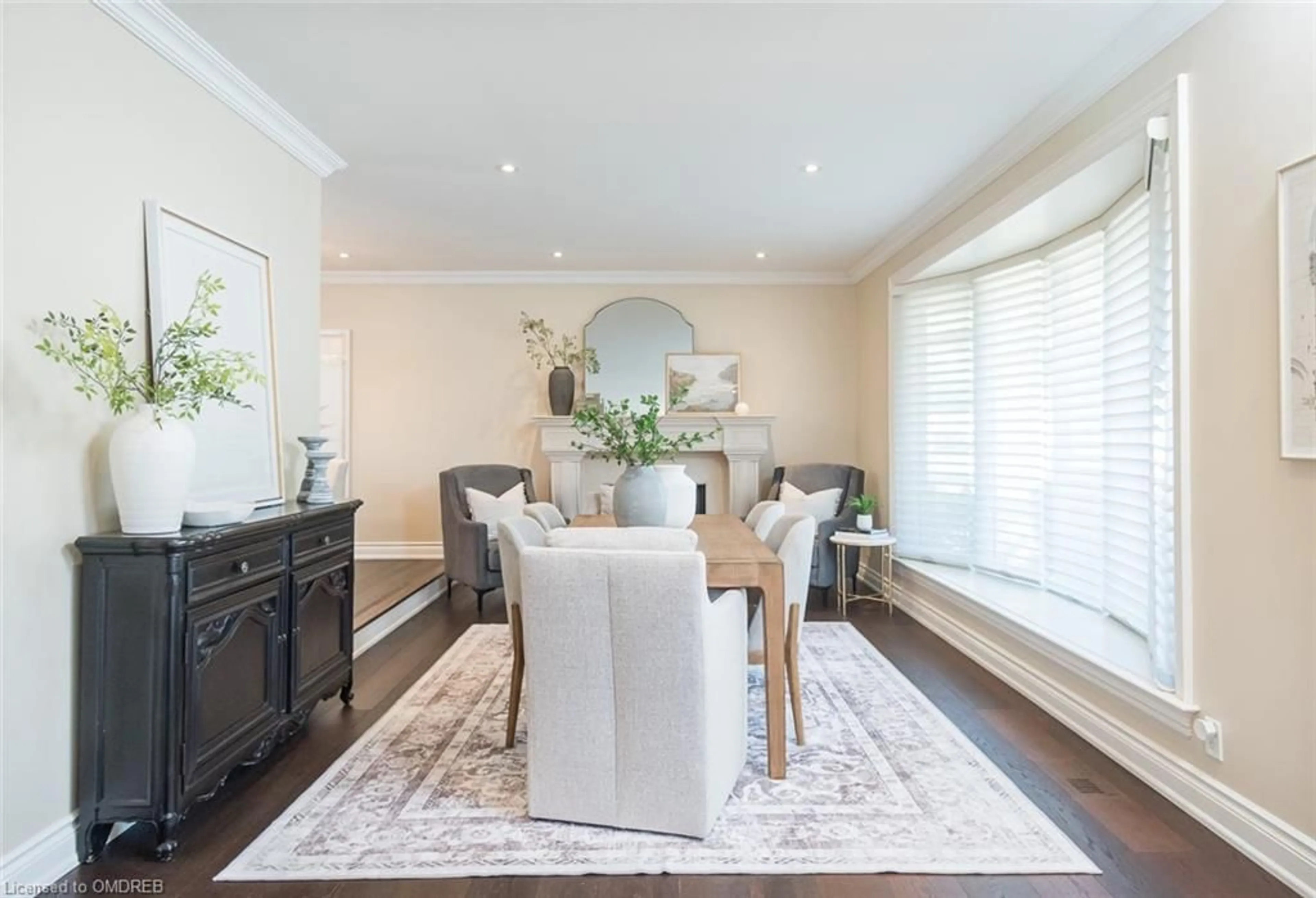 Dining room for 5138 Cherryhill Cres, Burlington Ontario L7L 4C2