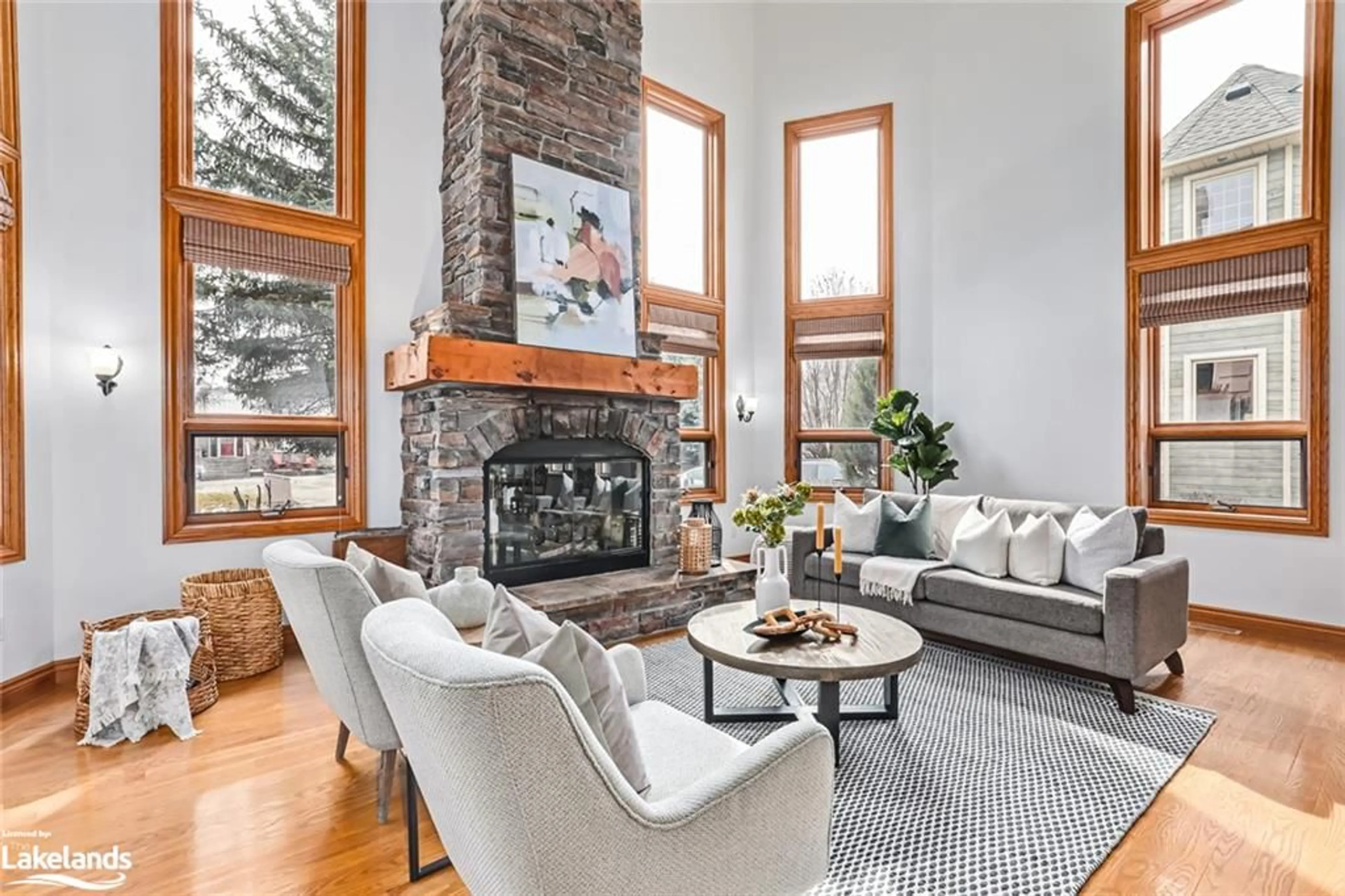 Living room, wood floors for 137 Pioneer Lane, The Blue Mountains Ontario L9Y 0M7